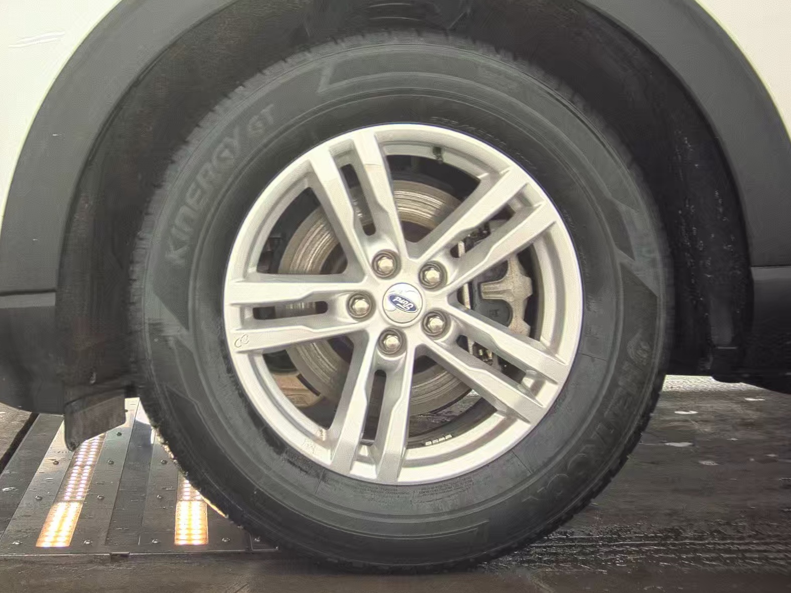 2023 Ford Explorer XLT RWD