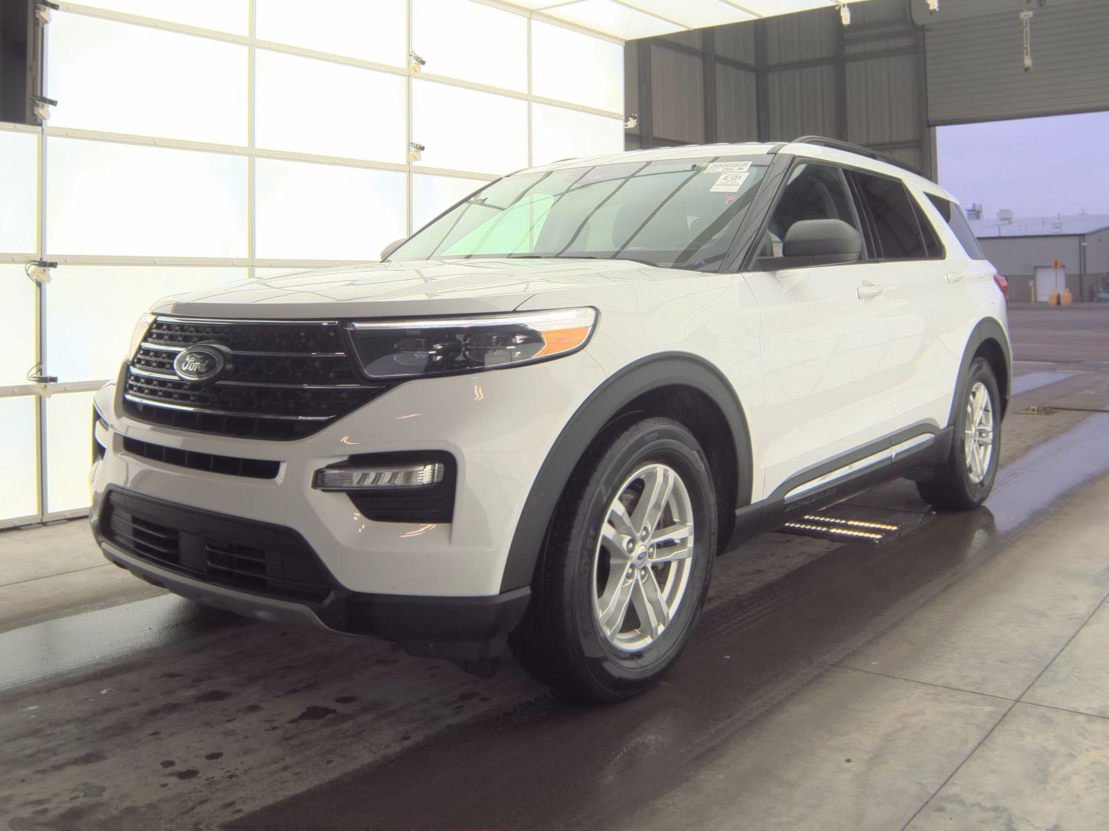 2023 Ford Explorer XLT RWD