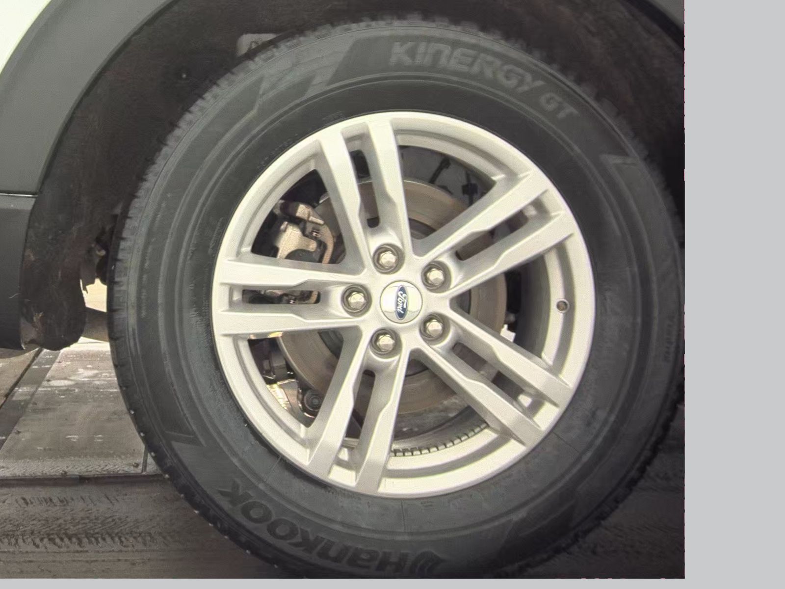 2023 Ford Explorer XLT RWD