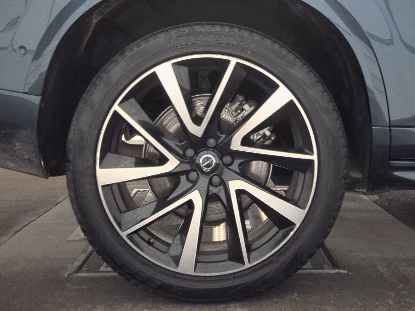 2024 Volvo XC90 B5 Plus AWD