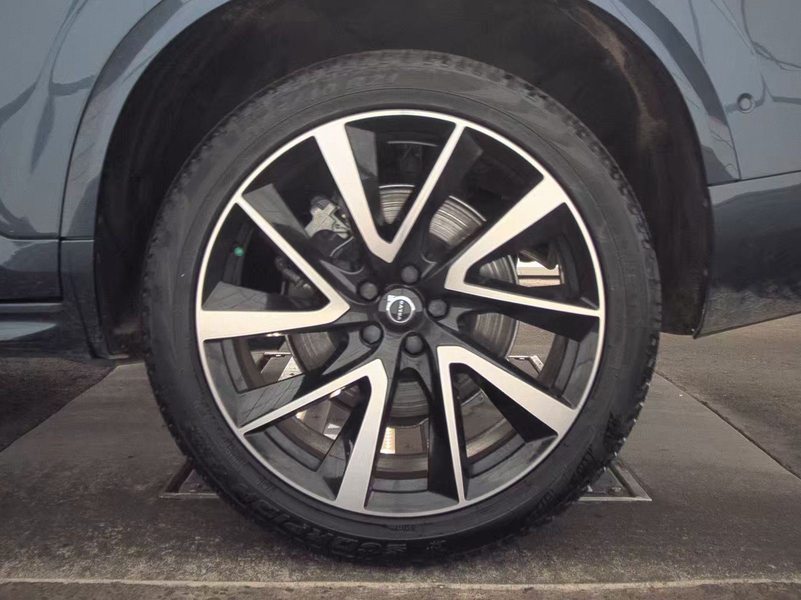 2024 Volvo XC90 B5 Plus AWD