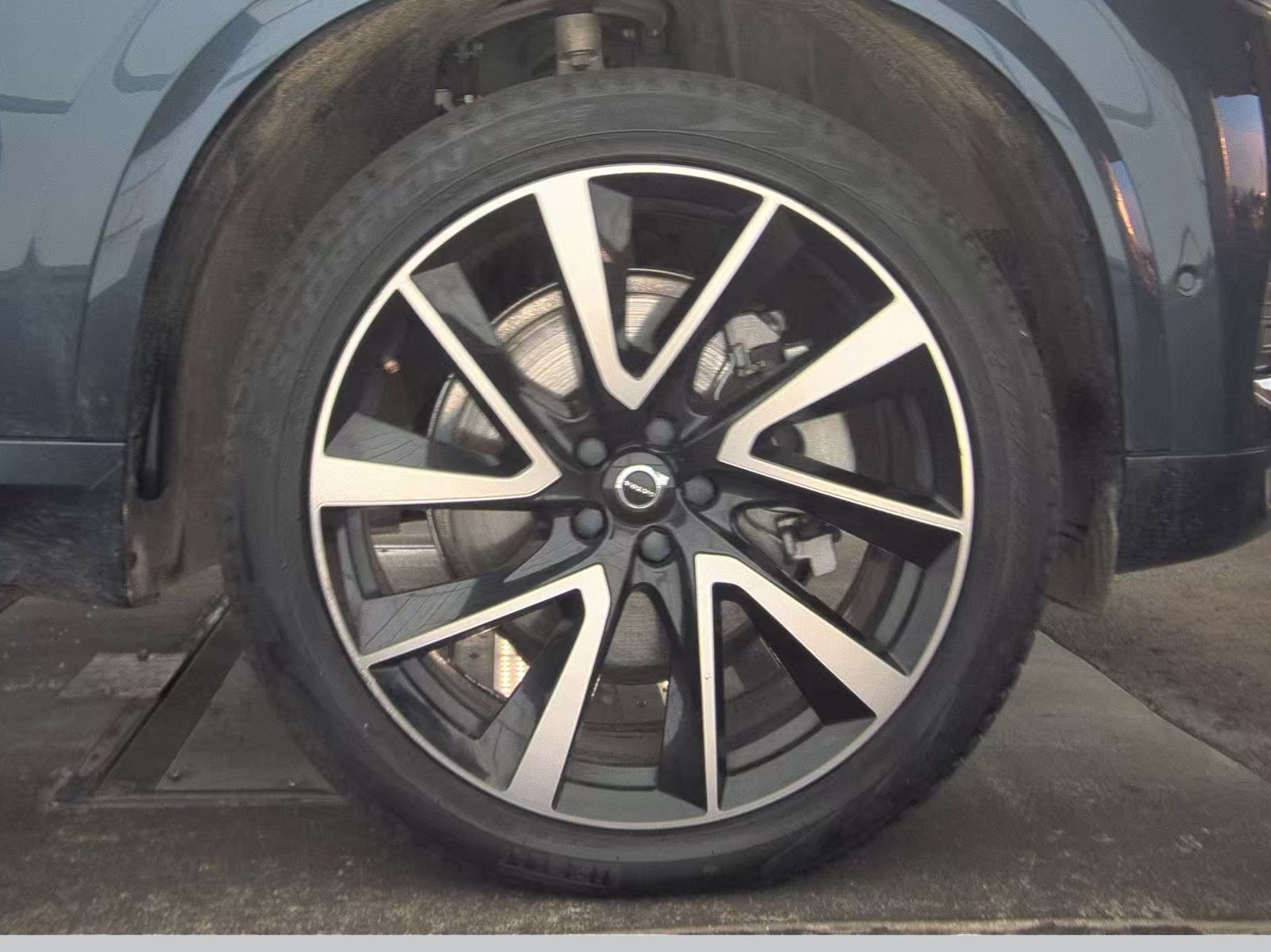 2024 Volvo XC90 B5 Plus AWD