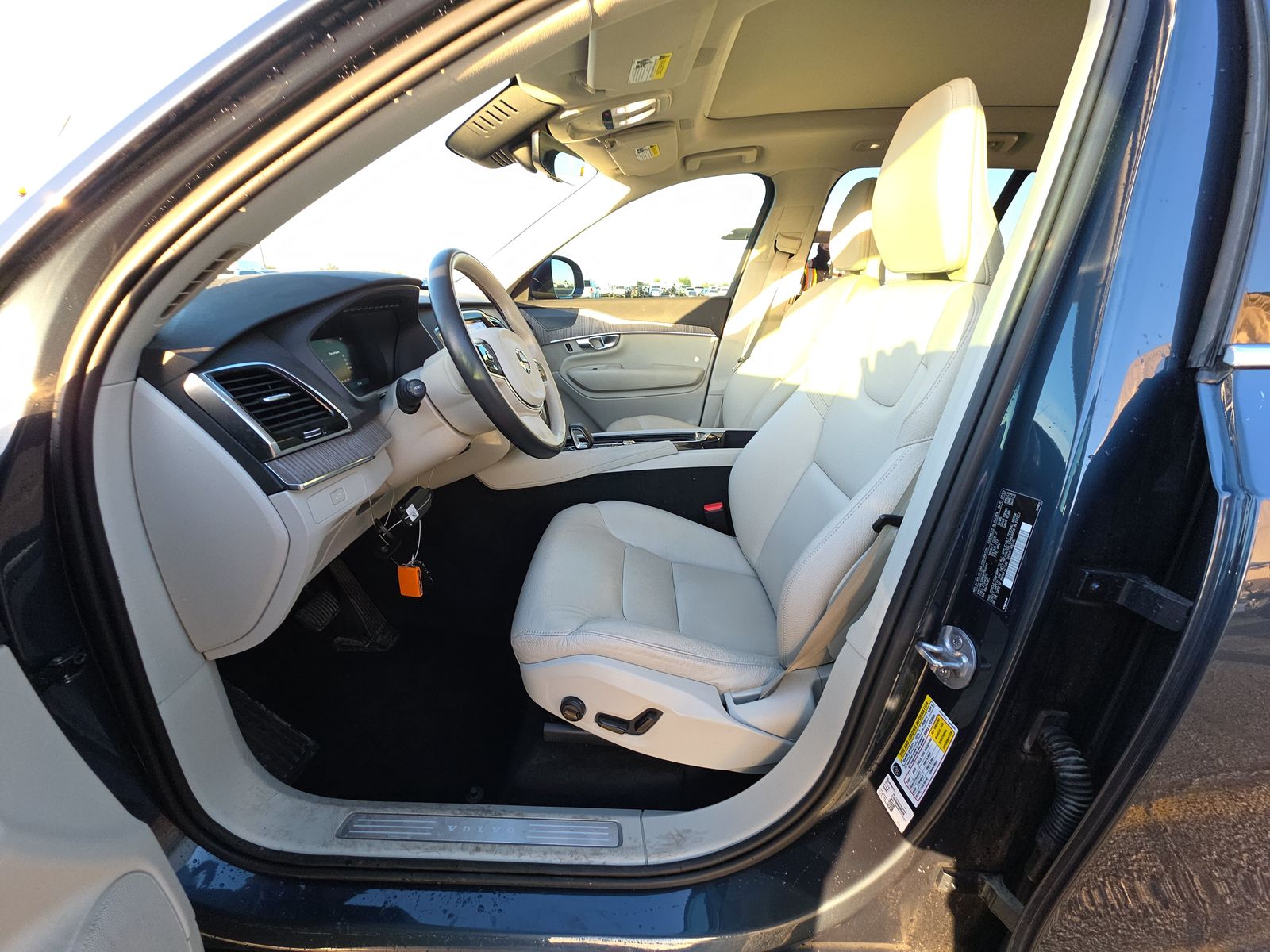 2024 Volvo XC90 B5 Plus AWD