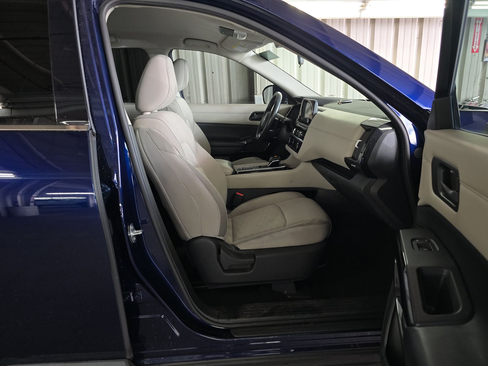 2023 Nissan Pathfinder SV FWD