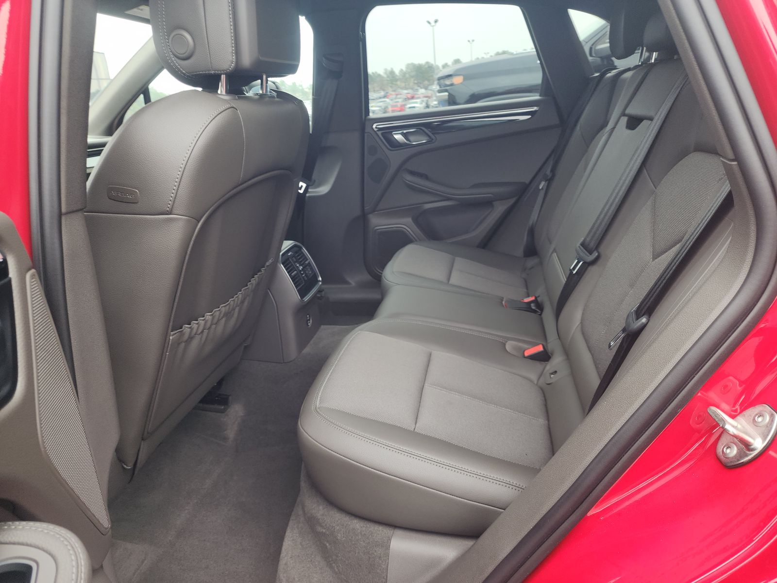 2024 Porsche Macan Base AWD