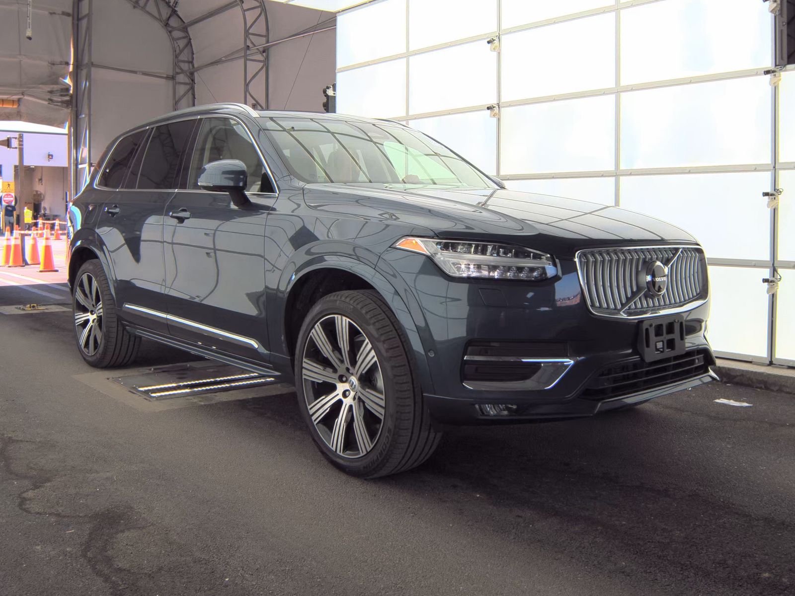2025 Volvo XC90 B6 Plus AWD