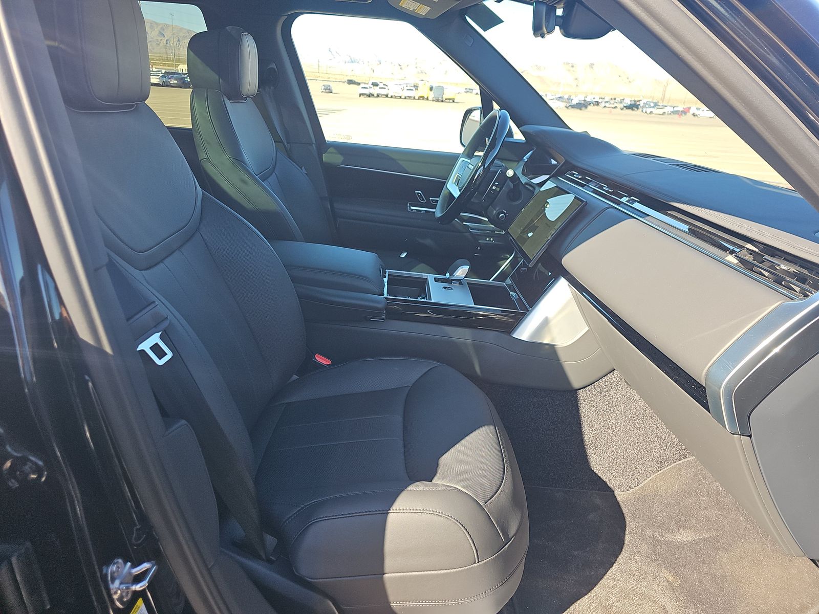 2025 Land Rover Range Rover SE LWB AWD