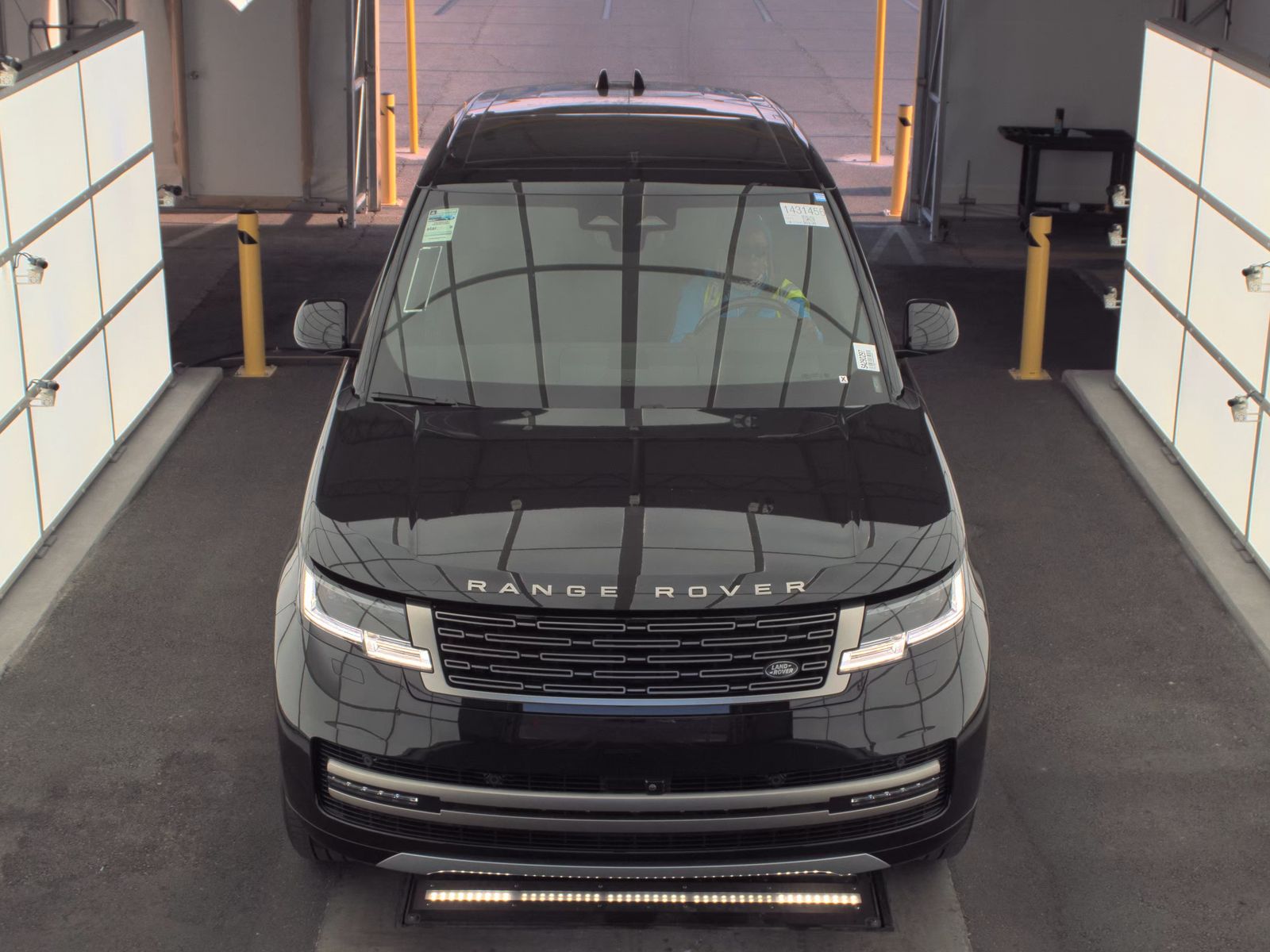 2025 Land Rover Range Rover SE LWB AWD