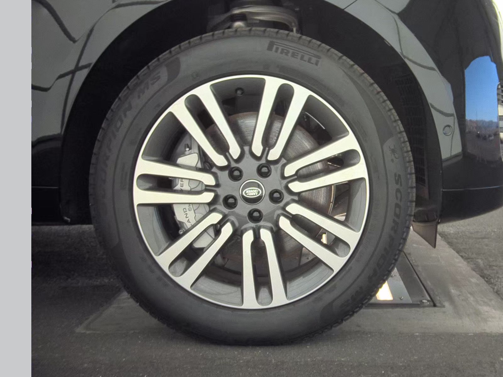 2025 Land Rover Range Rover SE LWB AWD