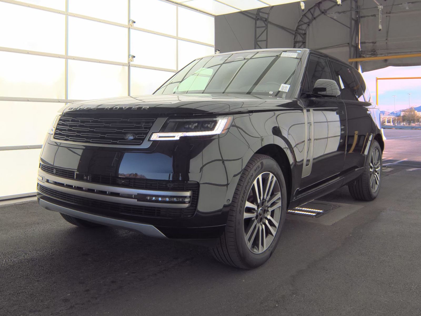 2025 Land Rover Range Rover SE LWB AWD