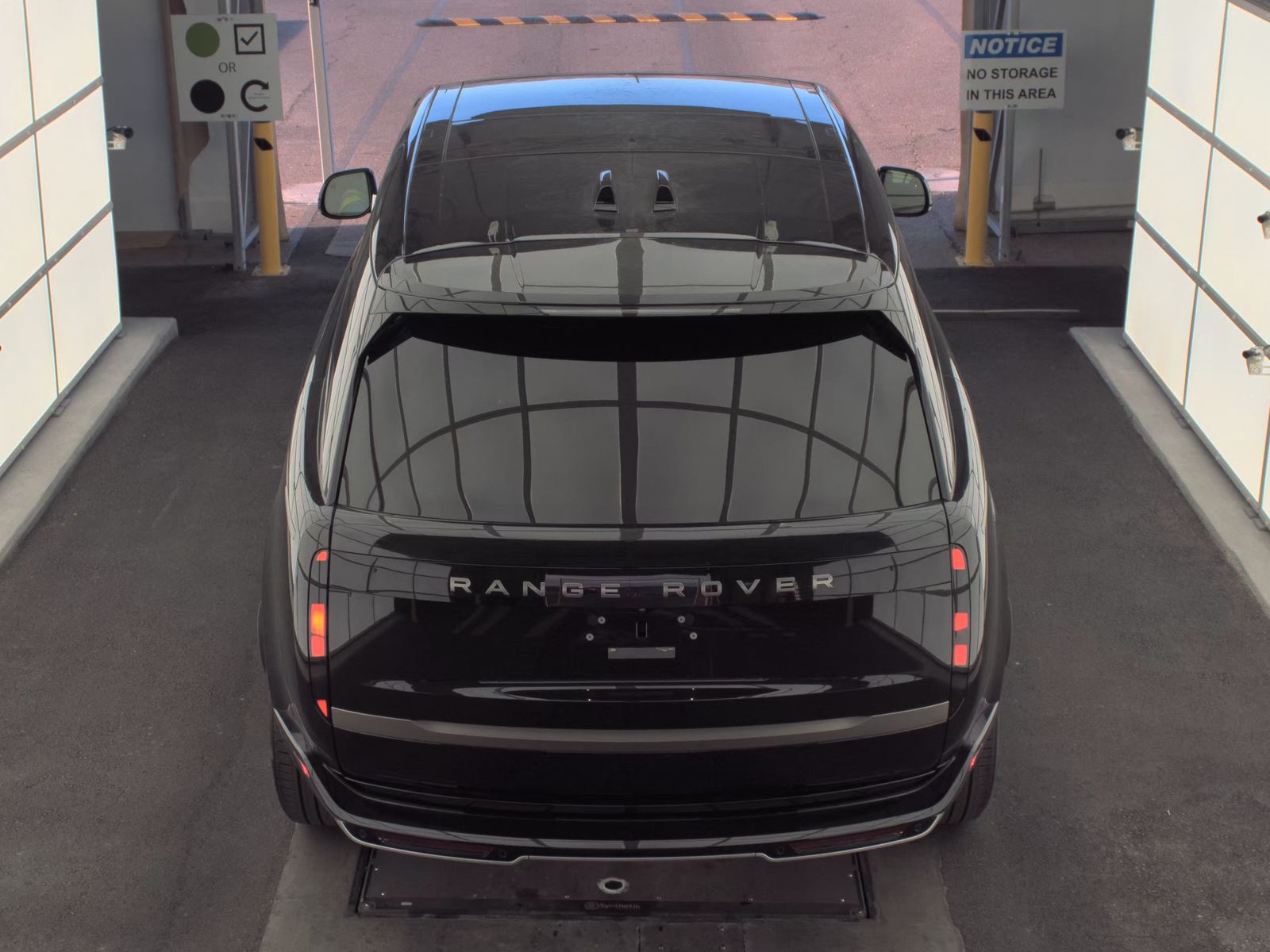 2025 Land Rover Range Rover SE LWB AWD