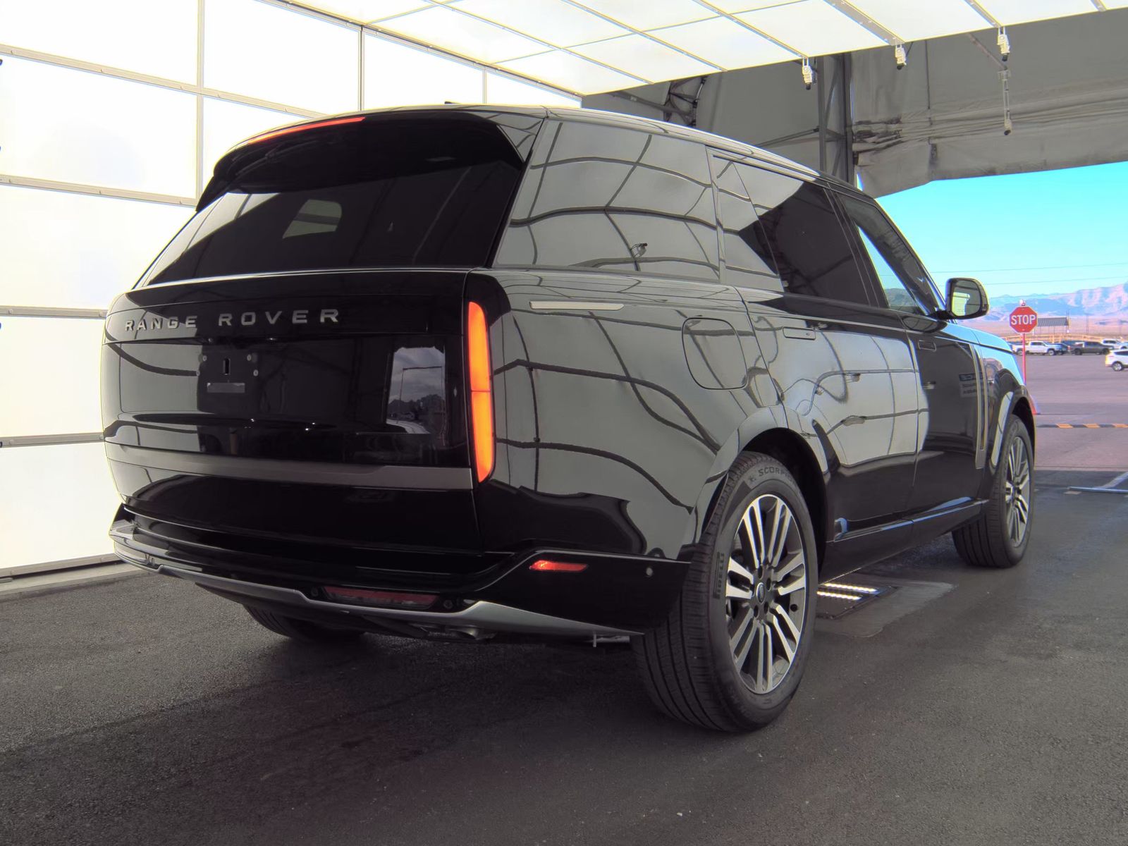 2025 Land Rover Range Rover SE LWB AWD