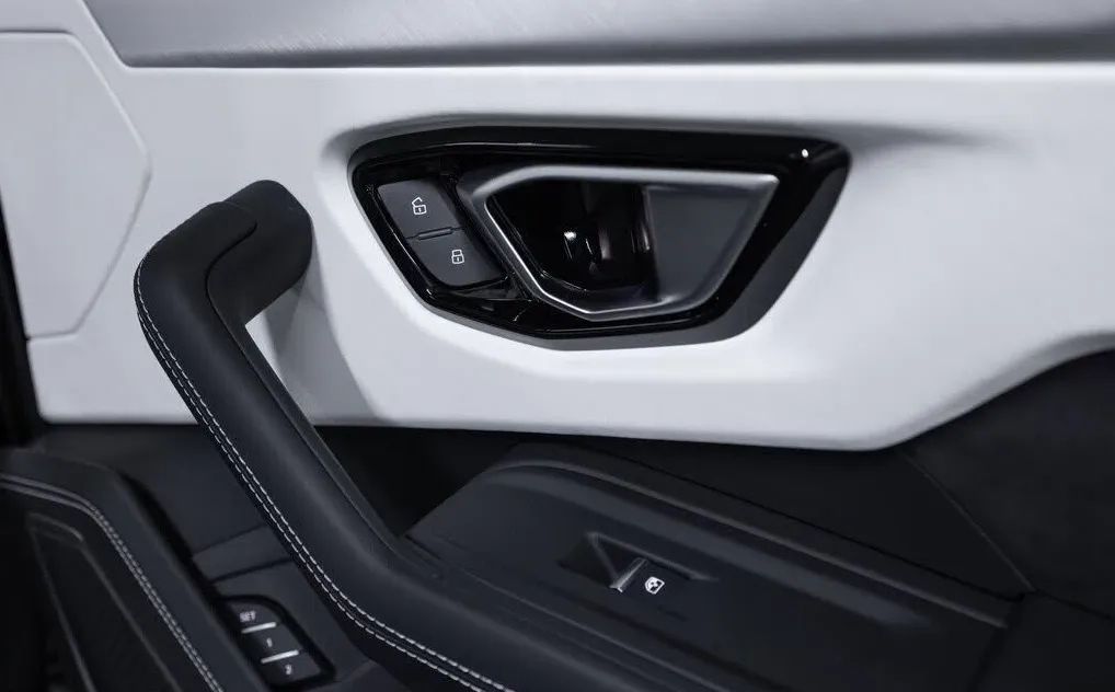 2023 Lamborghini Urus S AWD