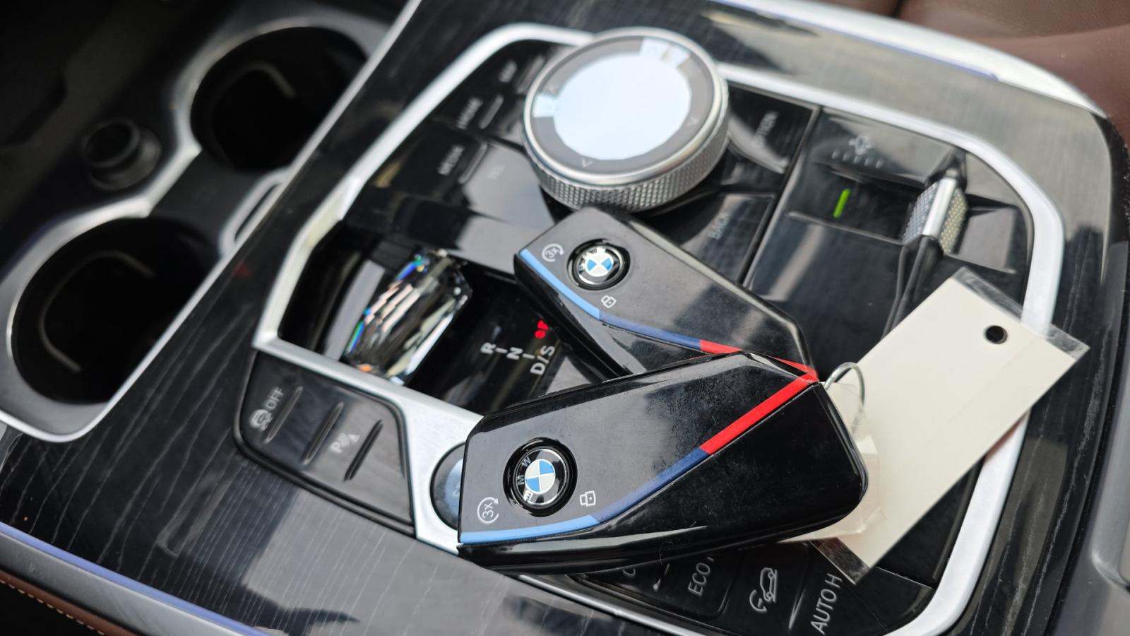 2023 BMW X7 M60i AWD