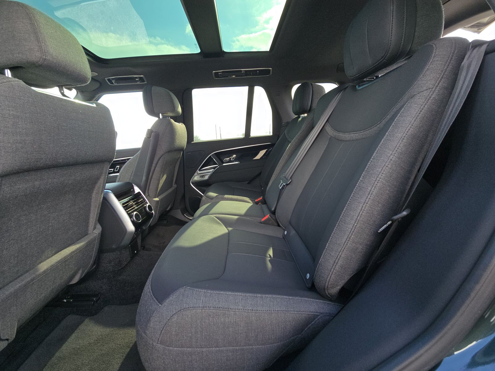 2023 Land Rover Range Rover Plug-In Hybrid SE AWD