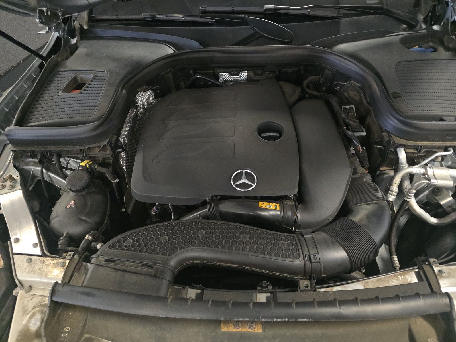 Mercedes-Benz GLC 300 4MATIC снимка Mercedes-Benz GLC 300 4MATIC