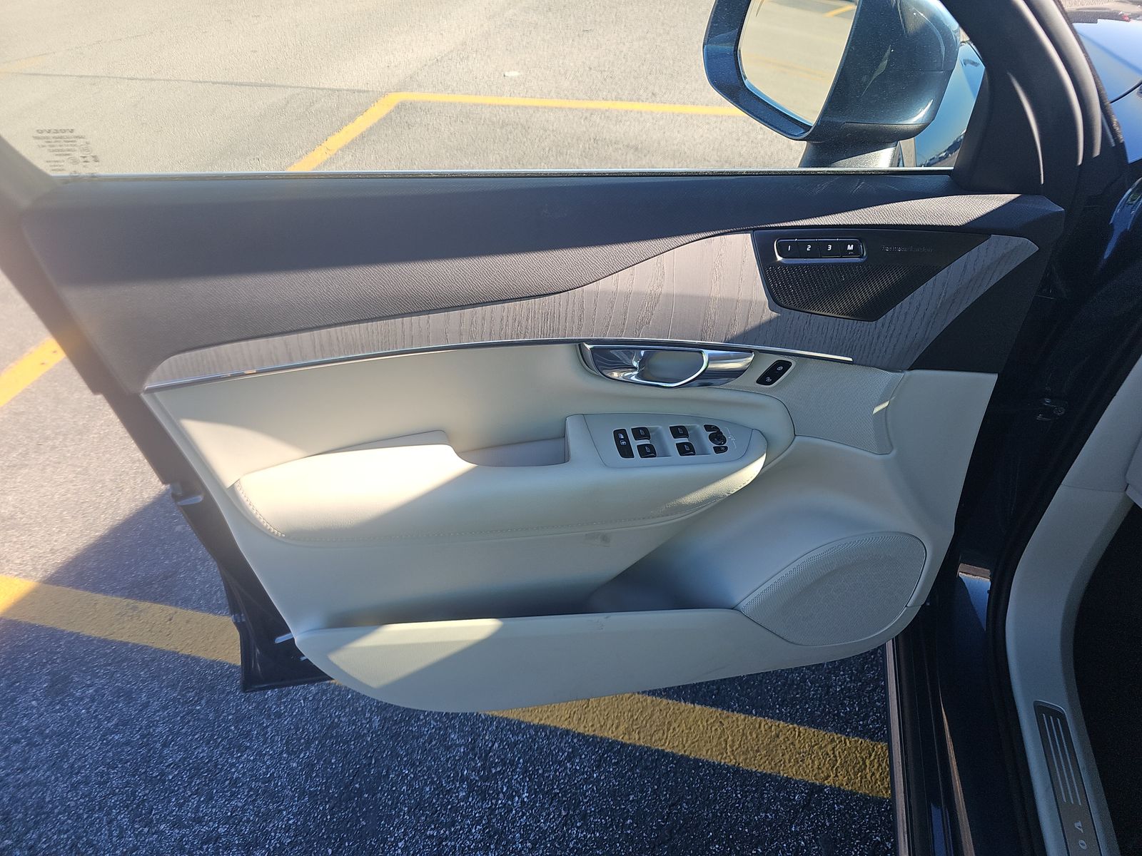 2025 Volvo XC90 B6 Plus AWD