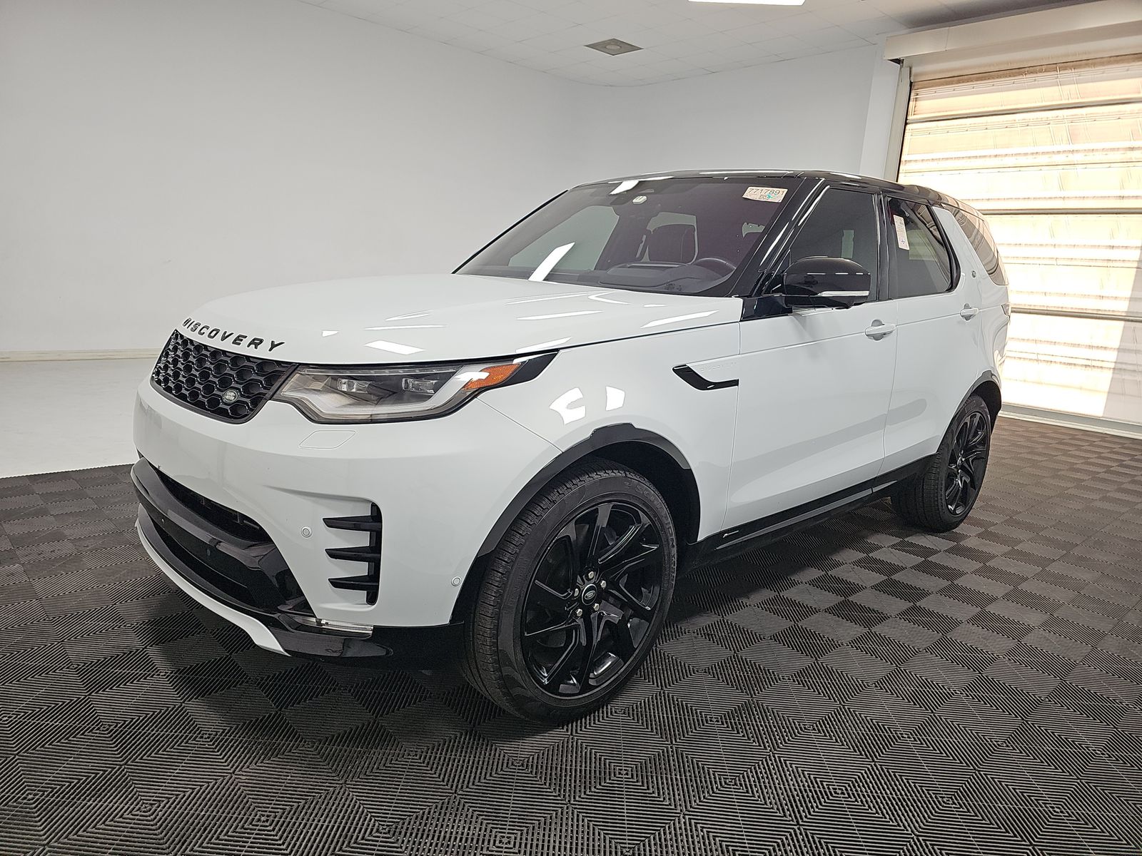 2022 Land Rover Discovery HSE R-Dynamic AWD