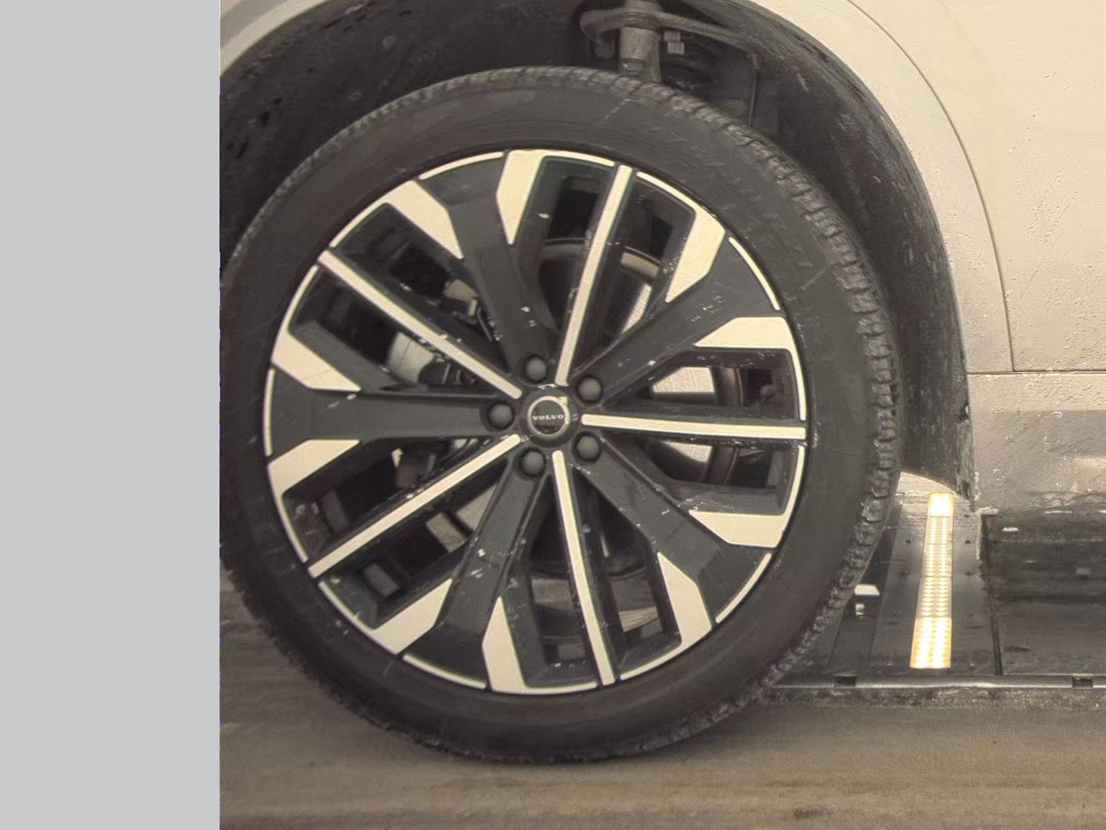 2025 Volvo XC90 B5 Plus AWD