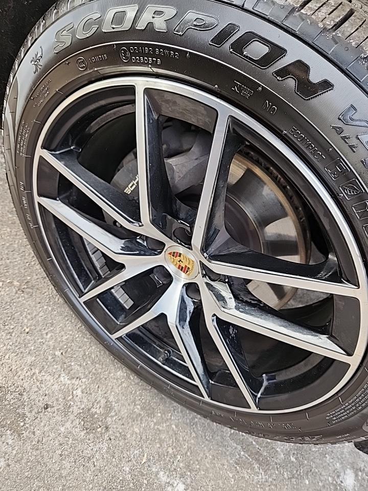 2023 Porsche Macan Base AWD