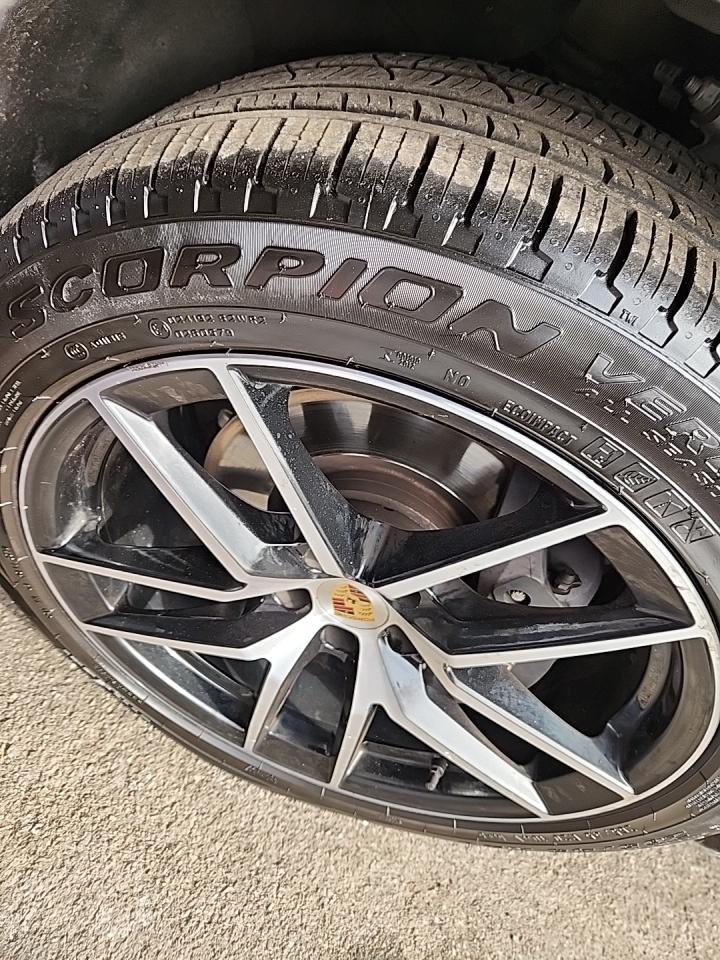 2023 Porsche Macan Base AWD