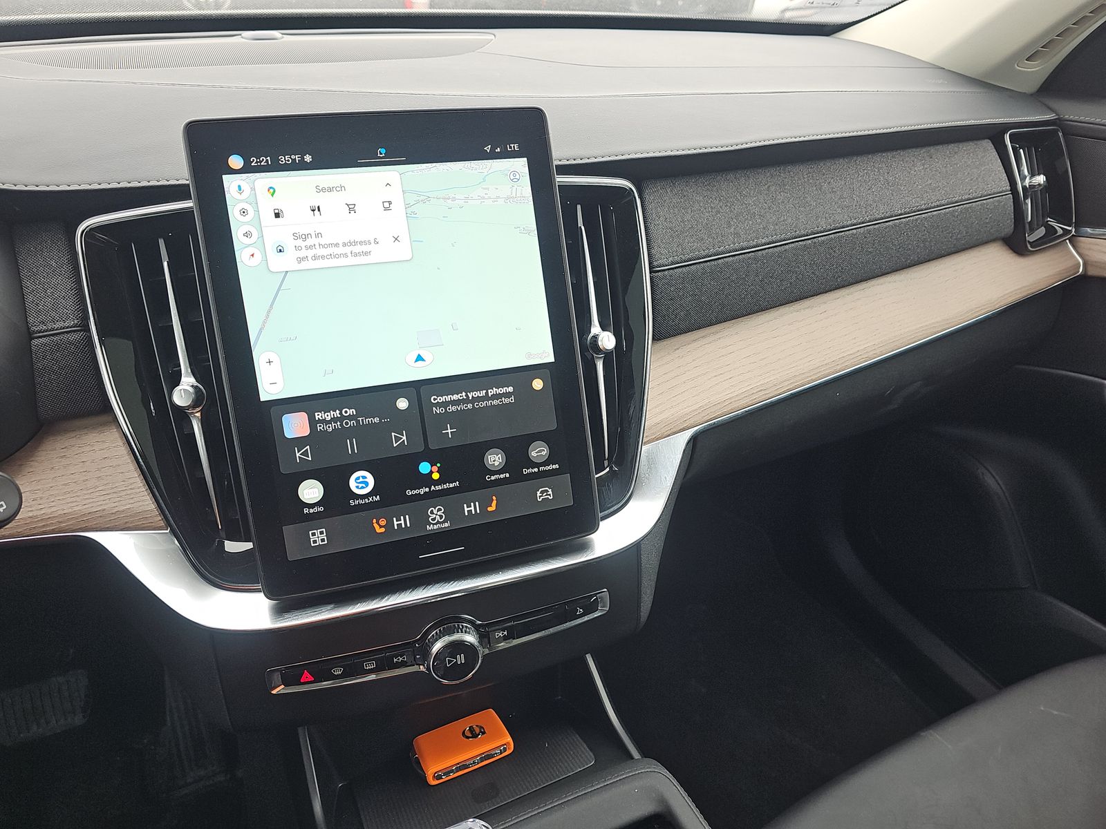 2025 Volvo XC90 B5 Plus AWD