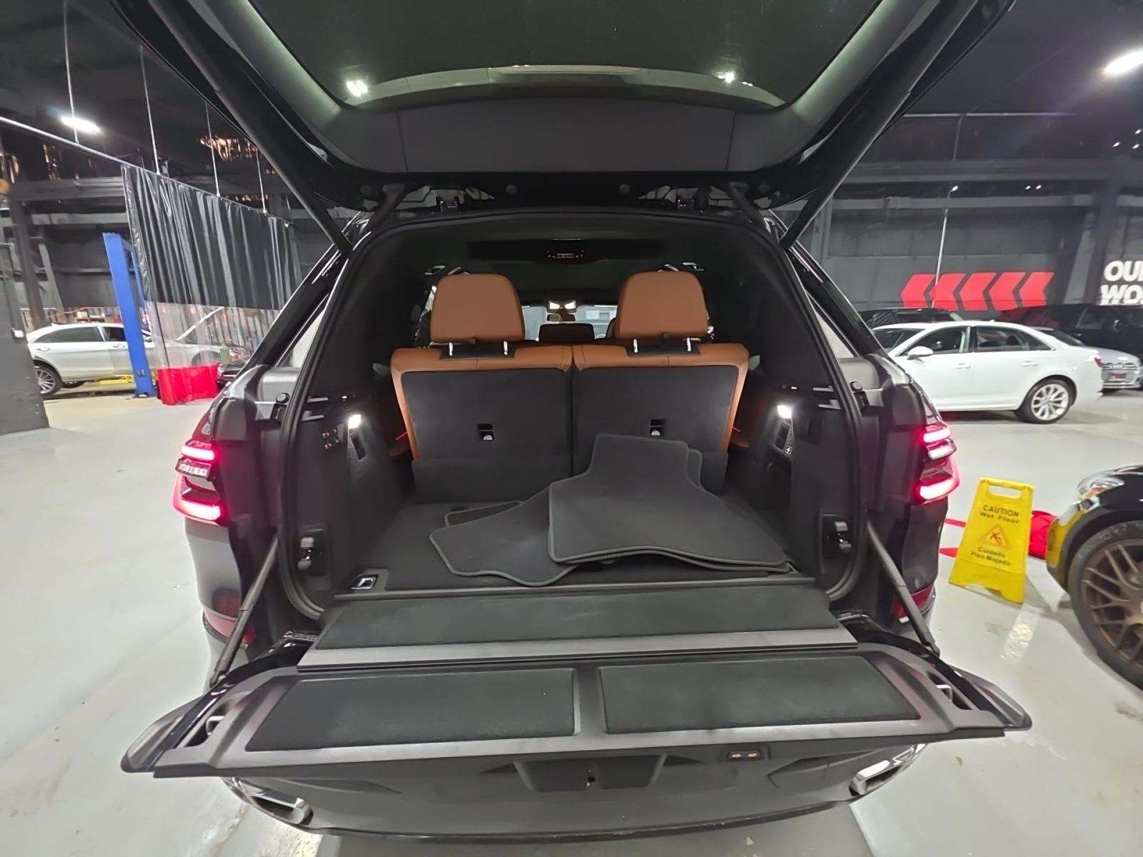 2023 BMW X7 M60i AWD