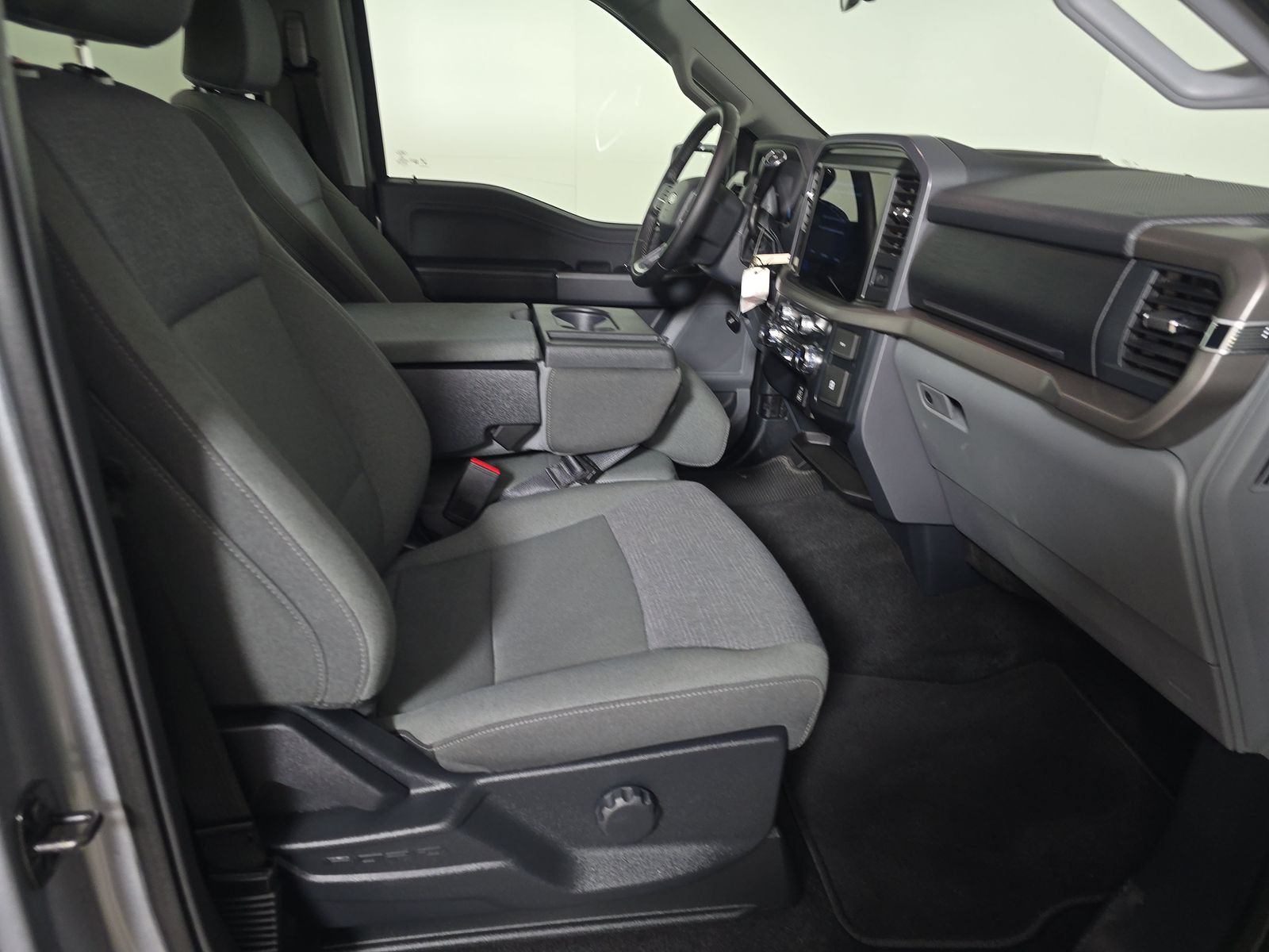 2025 Ford F-150 XLT AWD