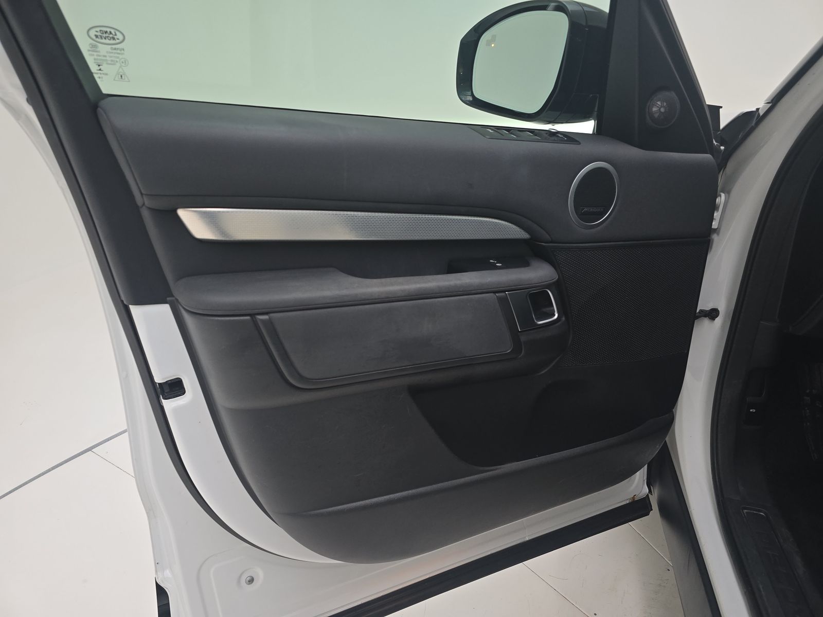 2020 Land Rover Discovery Landmark Edition AWD