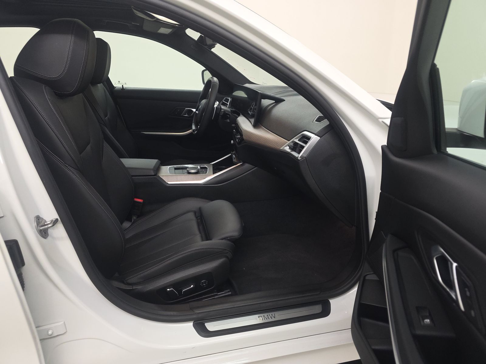 2025 BMW 3 Series 330i RWD