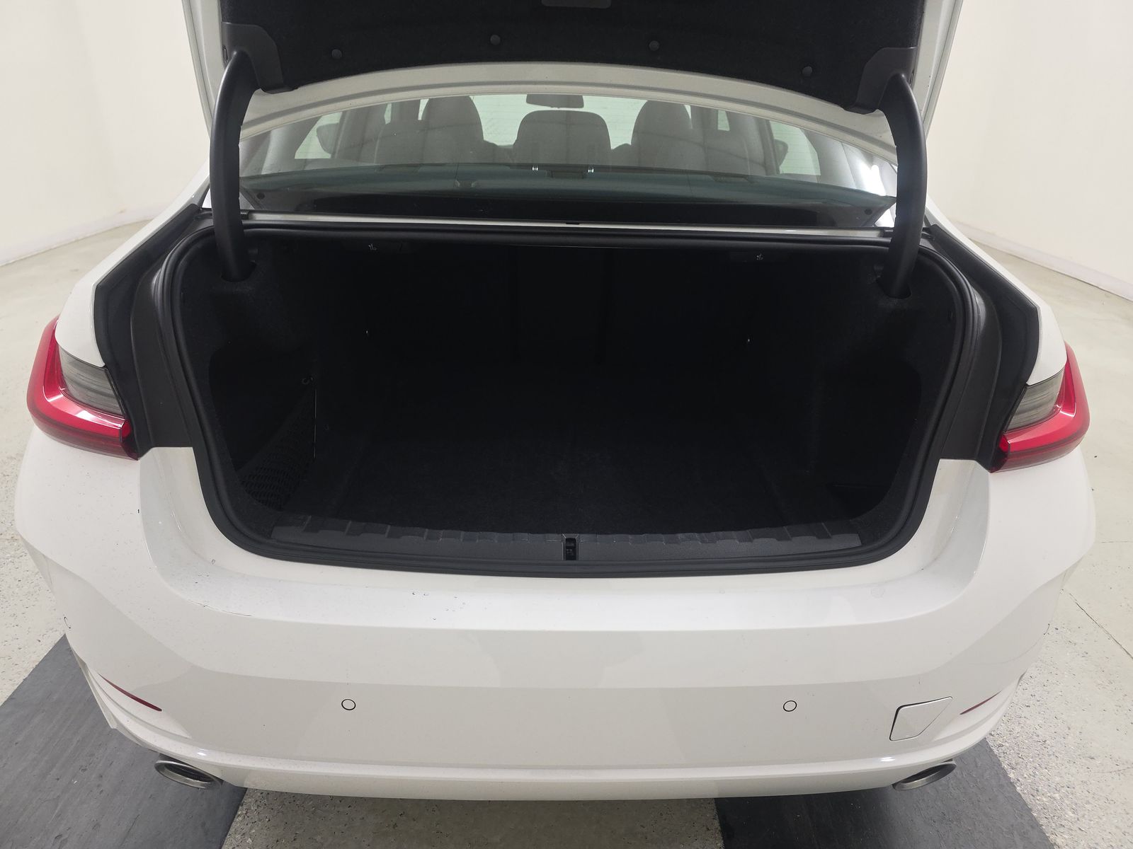 2025 BMW 3 Series 330i RWD