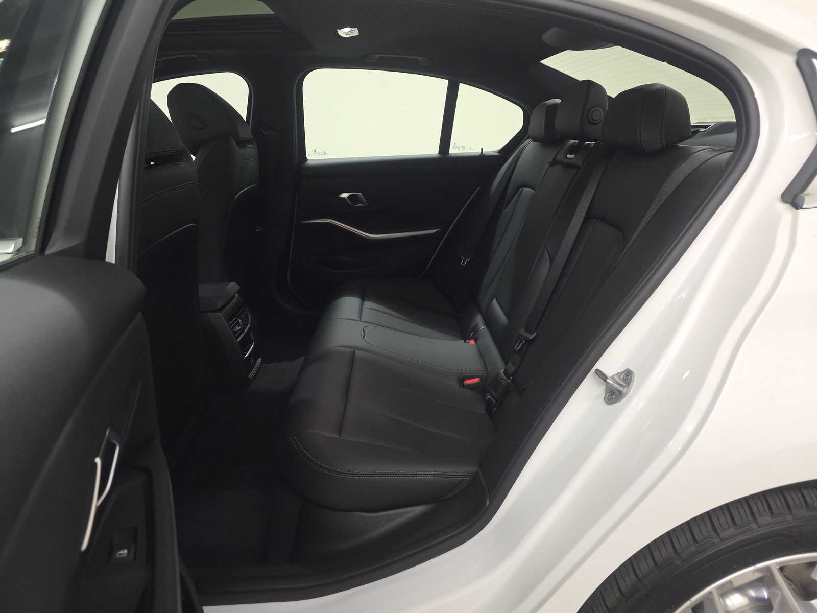 2025 BMW 3 Series 330i RWD