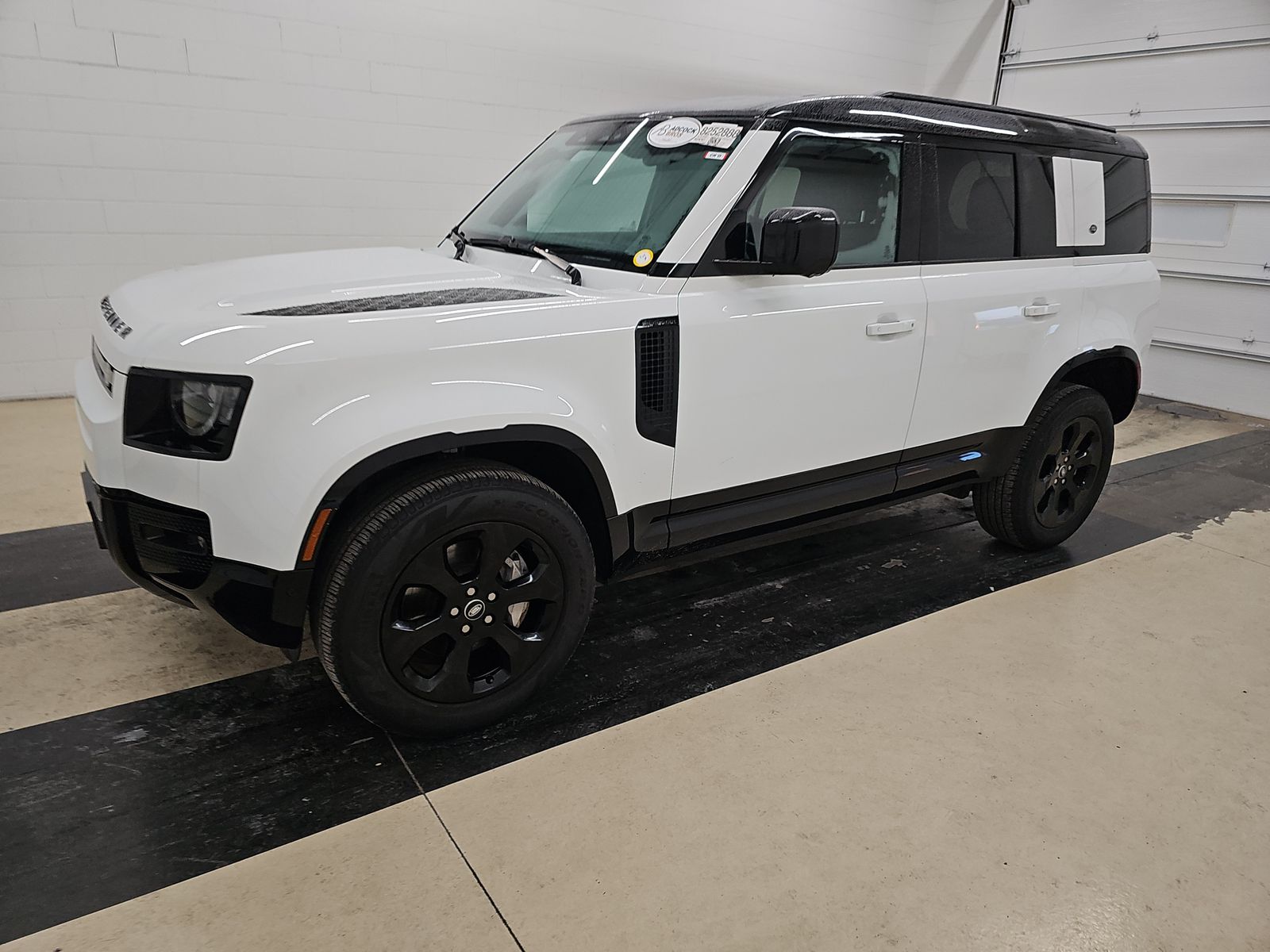 2023 Land Rover Defender 110 X-Dynamic SE AWD