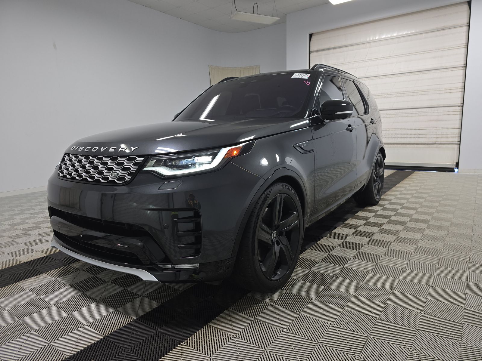 2023 Land Rover Discovery Metropolitan Edition AWD