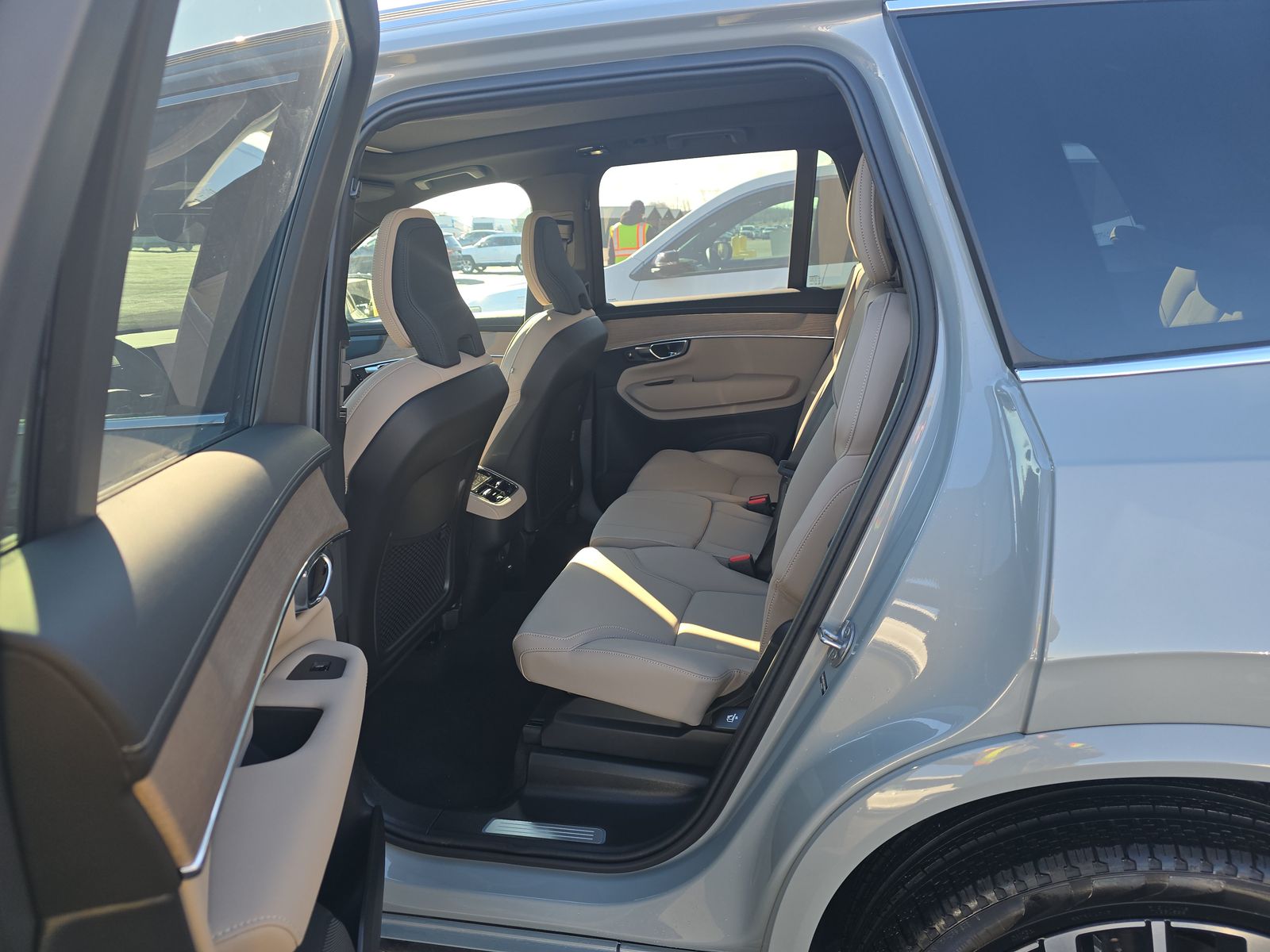 2025 Volvo XC90 B5 Plus AWD