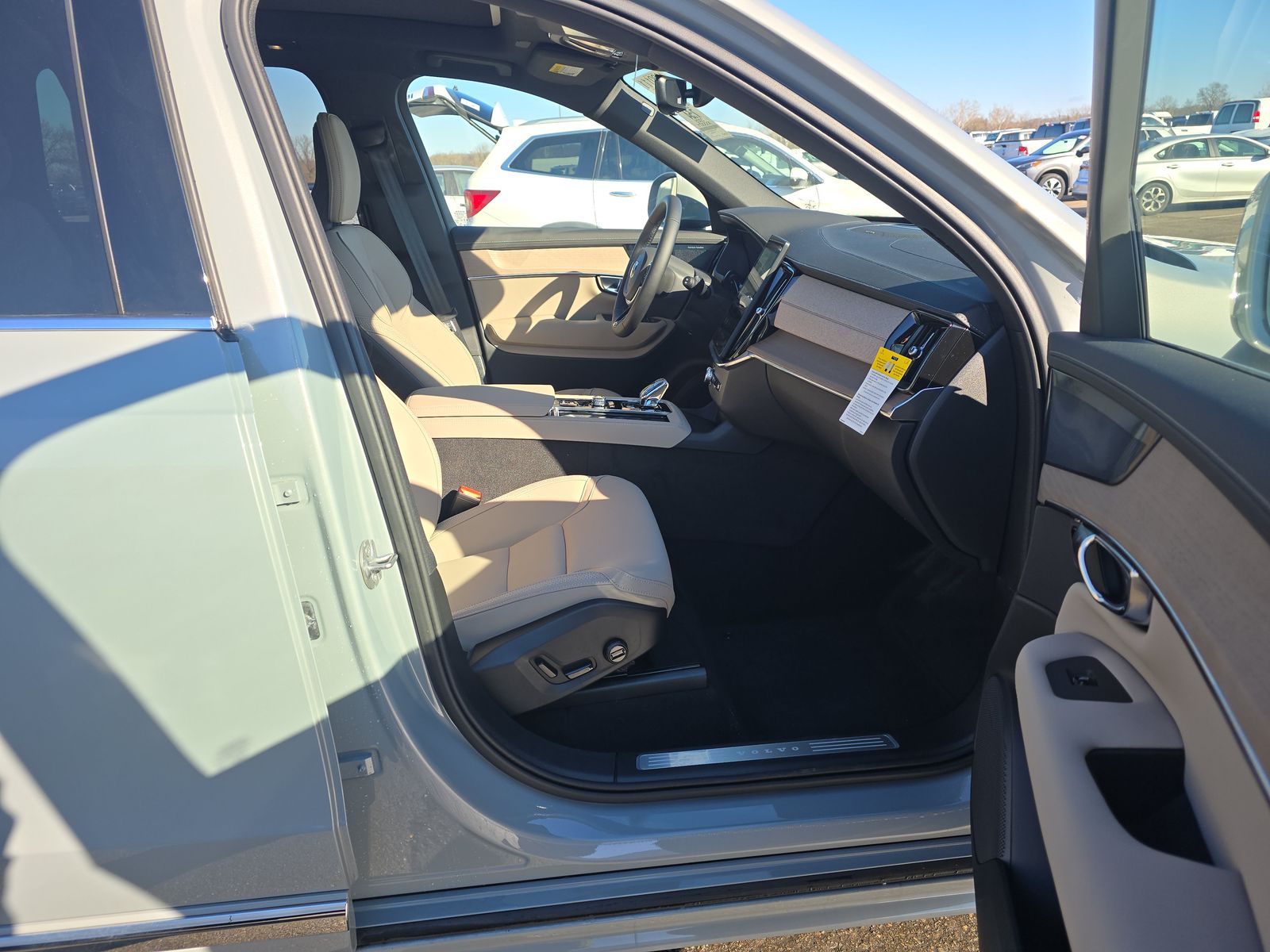 2025 Volvo XC90 B5 Plus AWD