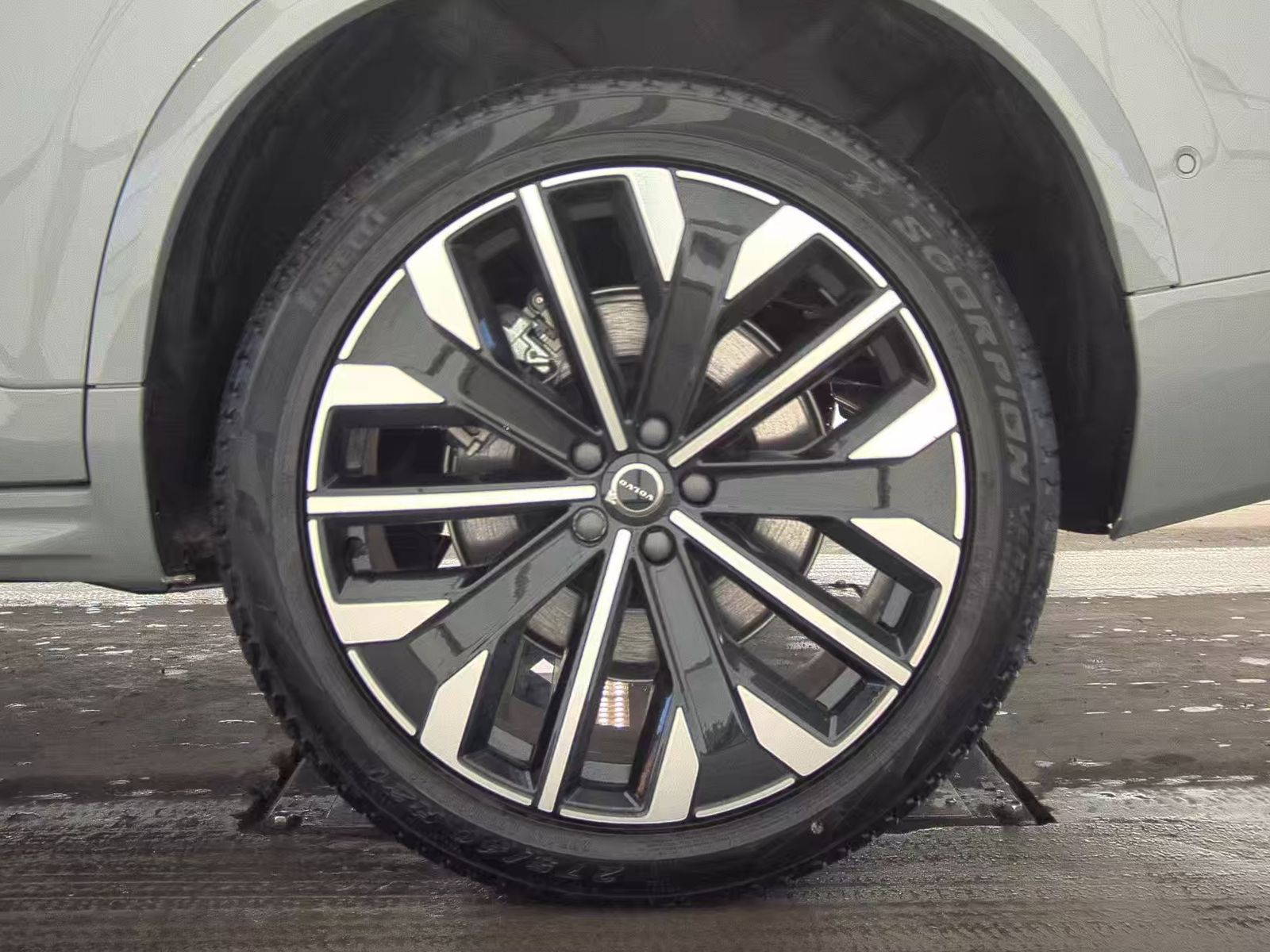 2025 Volvo XC90 B5 Plus AWD