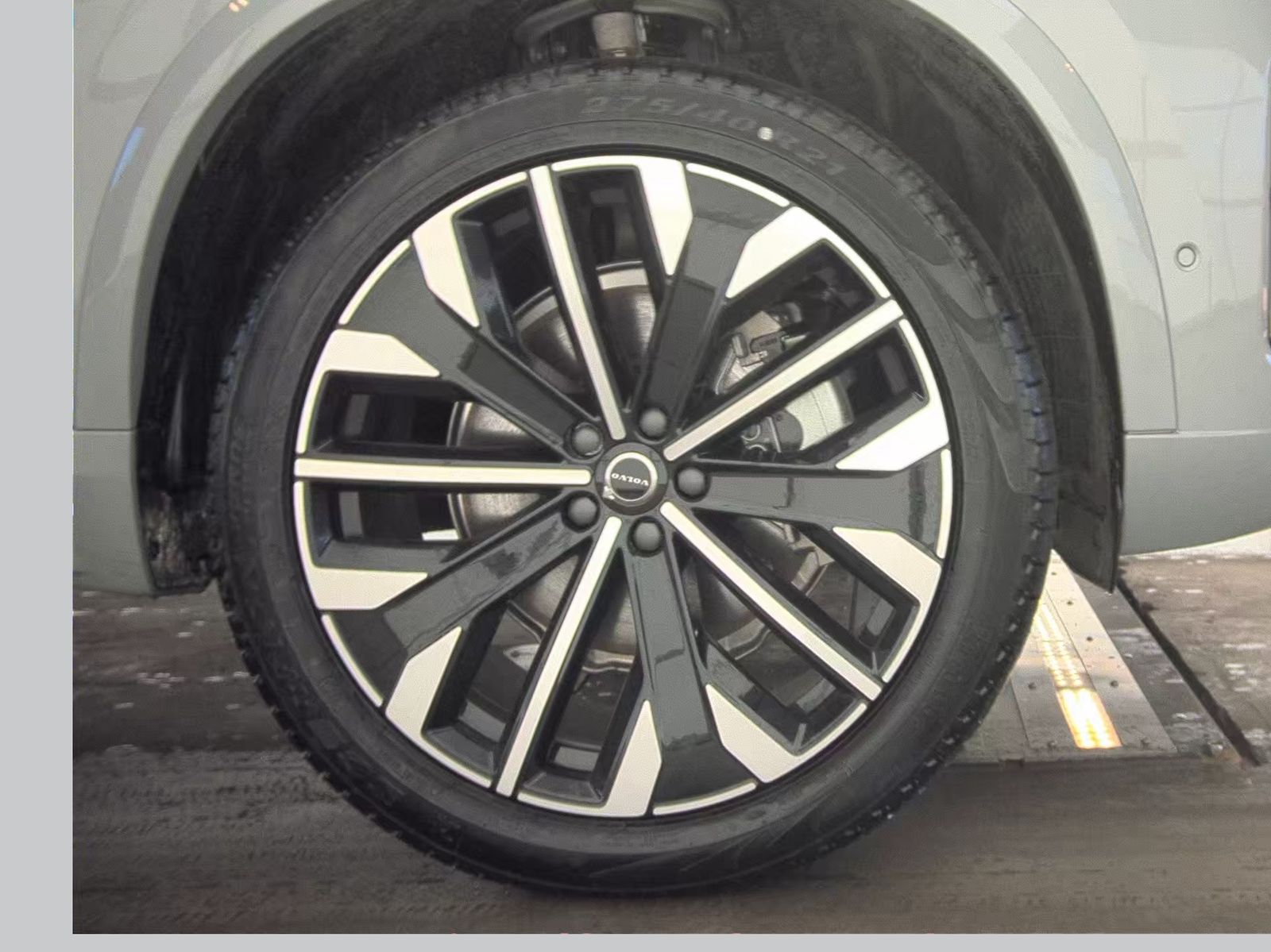 2025 Volvo XC90 B5 Plus AWD