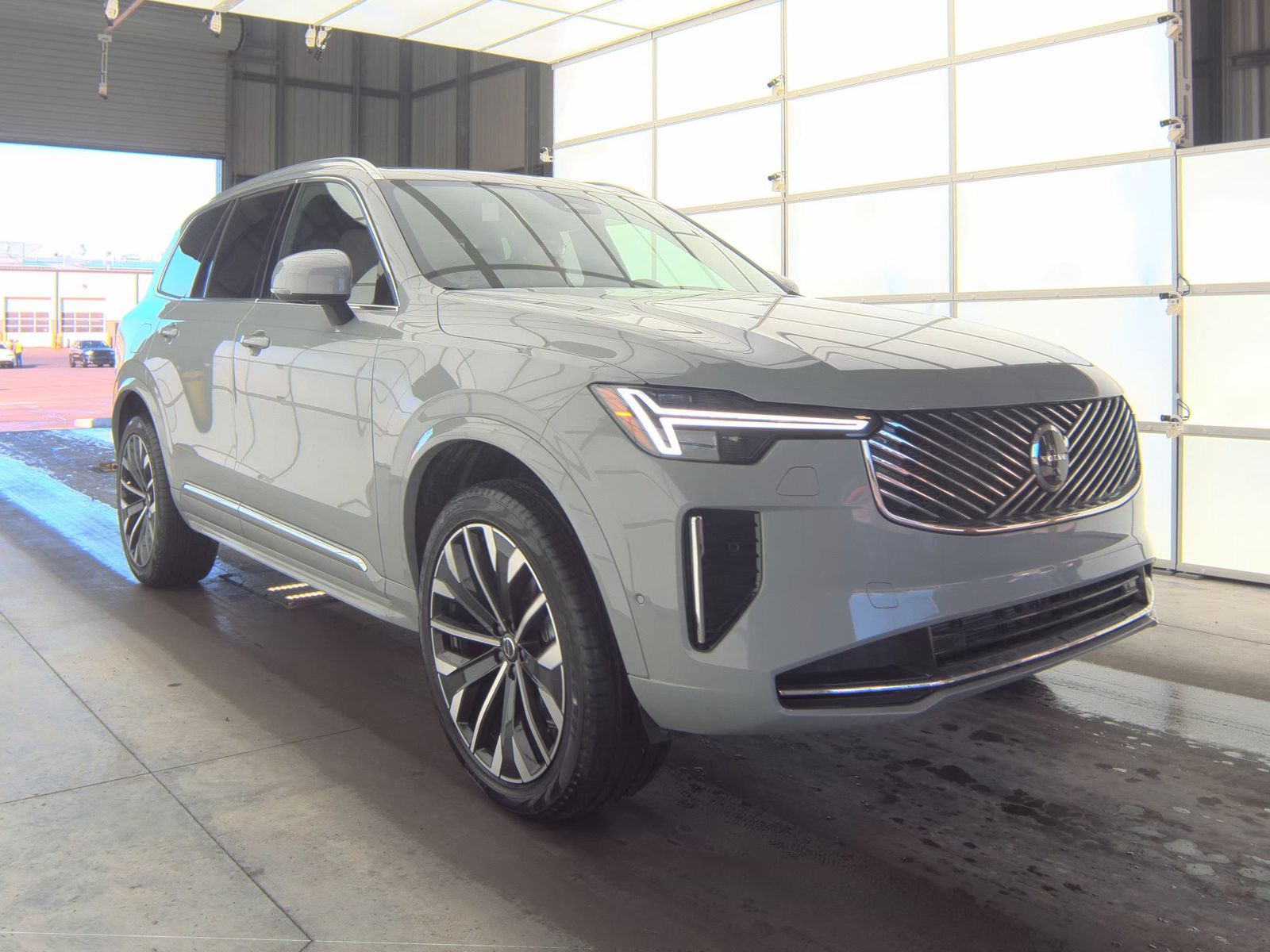 2025 Volvo XC90 B5 Plus AWD