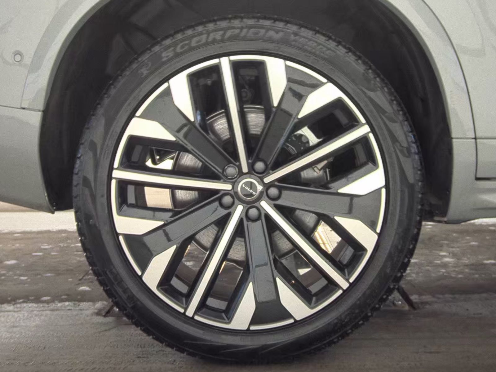 2025 Volvo XC90 B5 Plus AWD