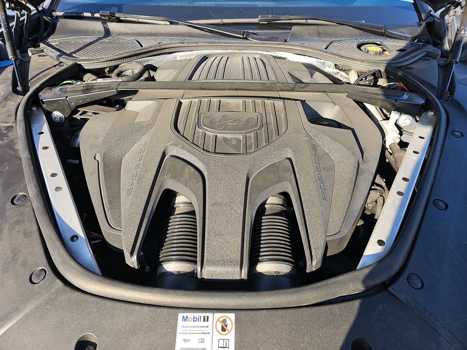 2025 Porsche Panamera 4 AWD