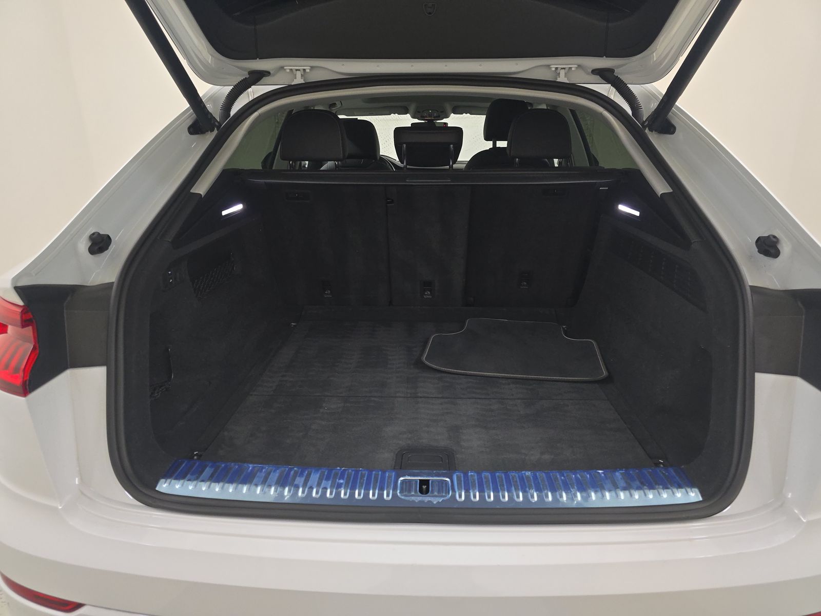 2022 Audi Q8 Prestige AWD
