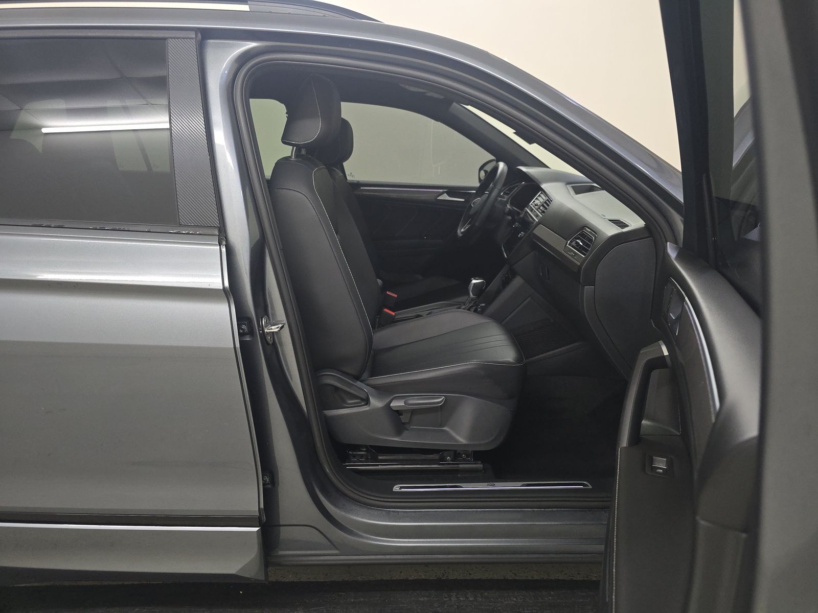 2024 Volkswagen Tiguan 2.0T SE R-Line Black FWD