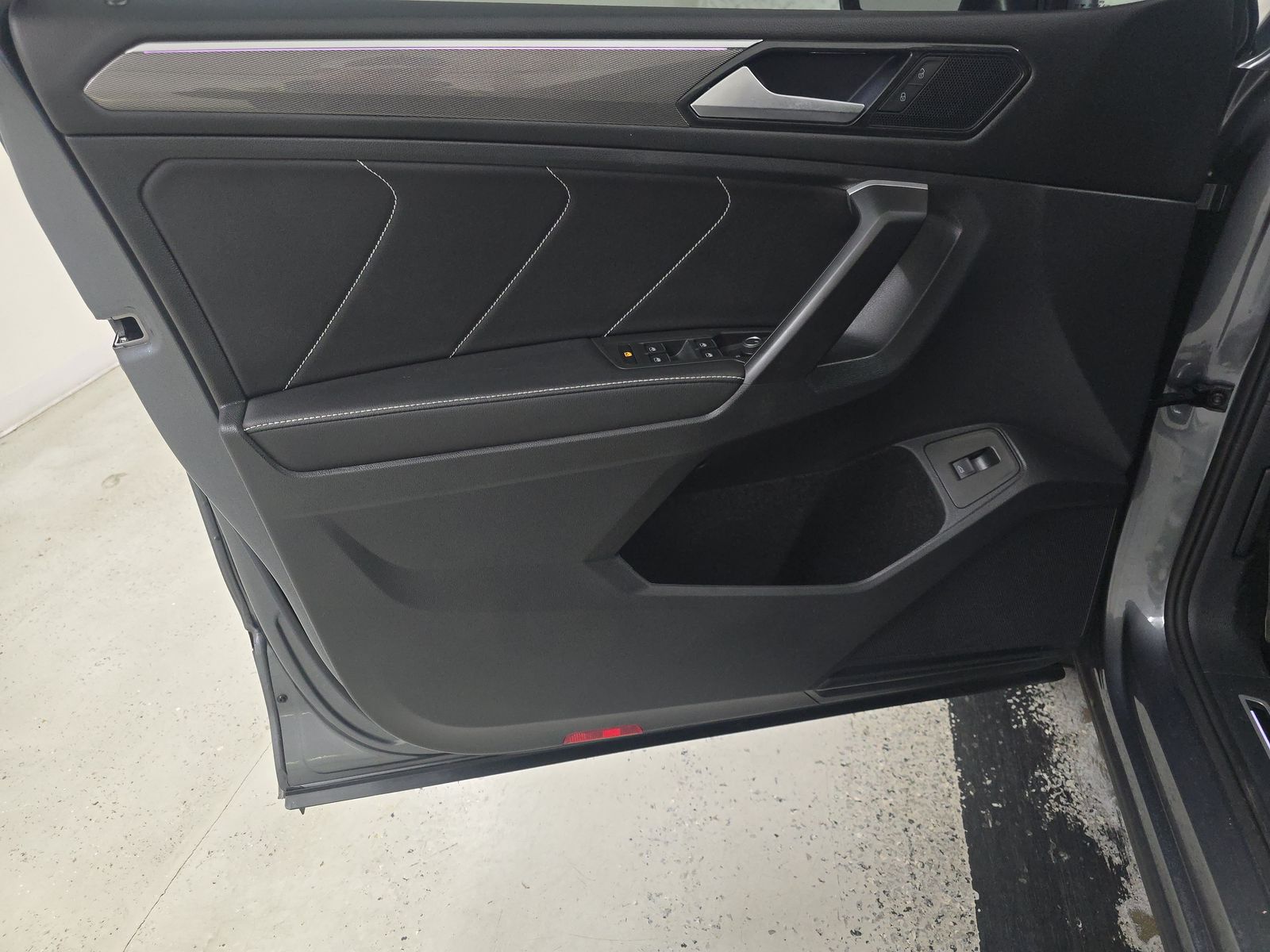 2024 Volkswagen Tiguan 2.0T SE R-Line Black FWD