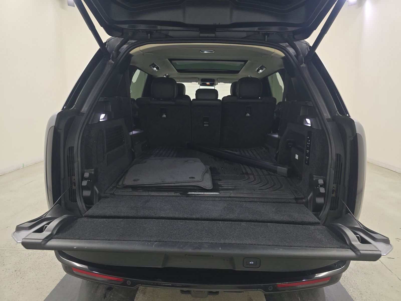 2023 Land Rover Range Rover SE LWB AWD