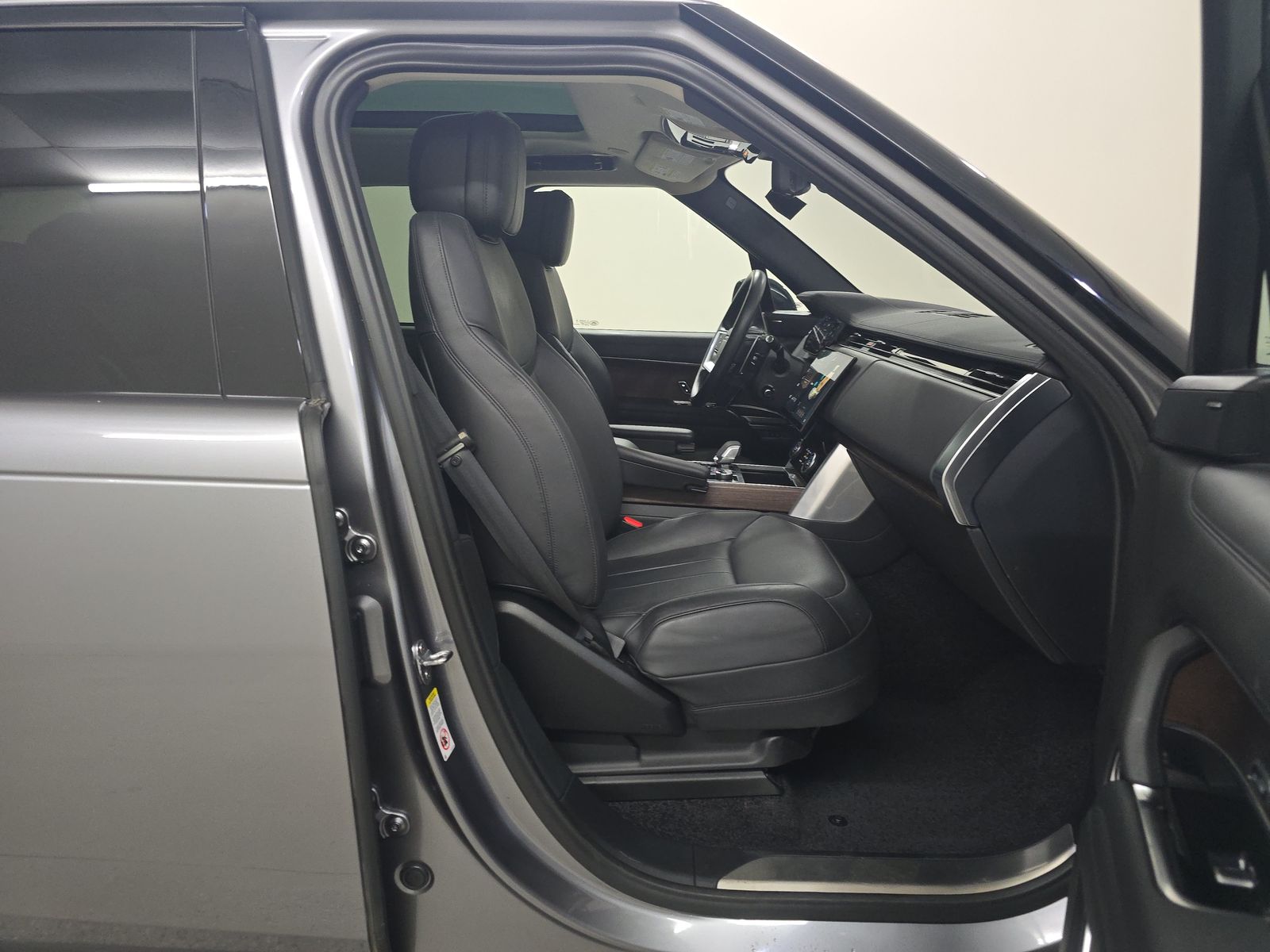 2023 Land Rover Range Rover SE LWB AWD