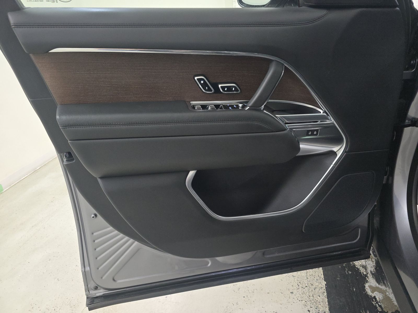 2023 Land Rover Range Rover SE LWB AWD