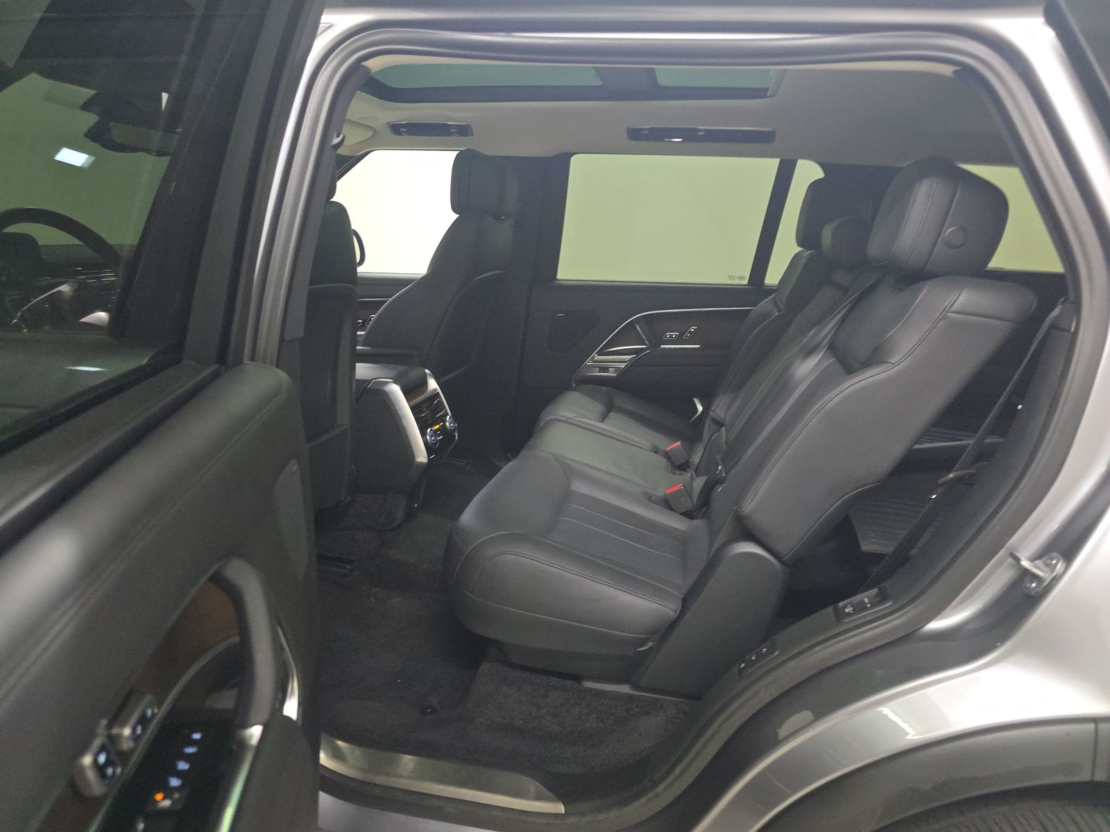 2023 Land Rover Range Rover SE LWB AWD