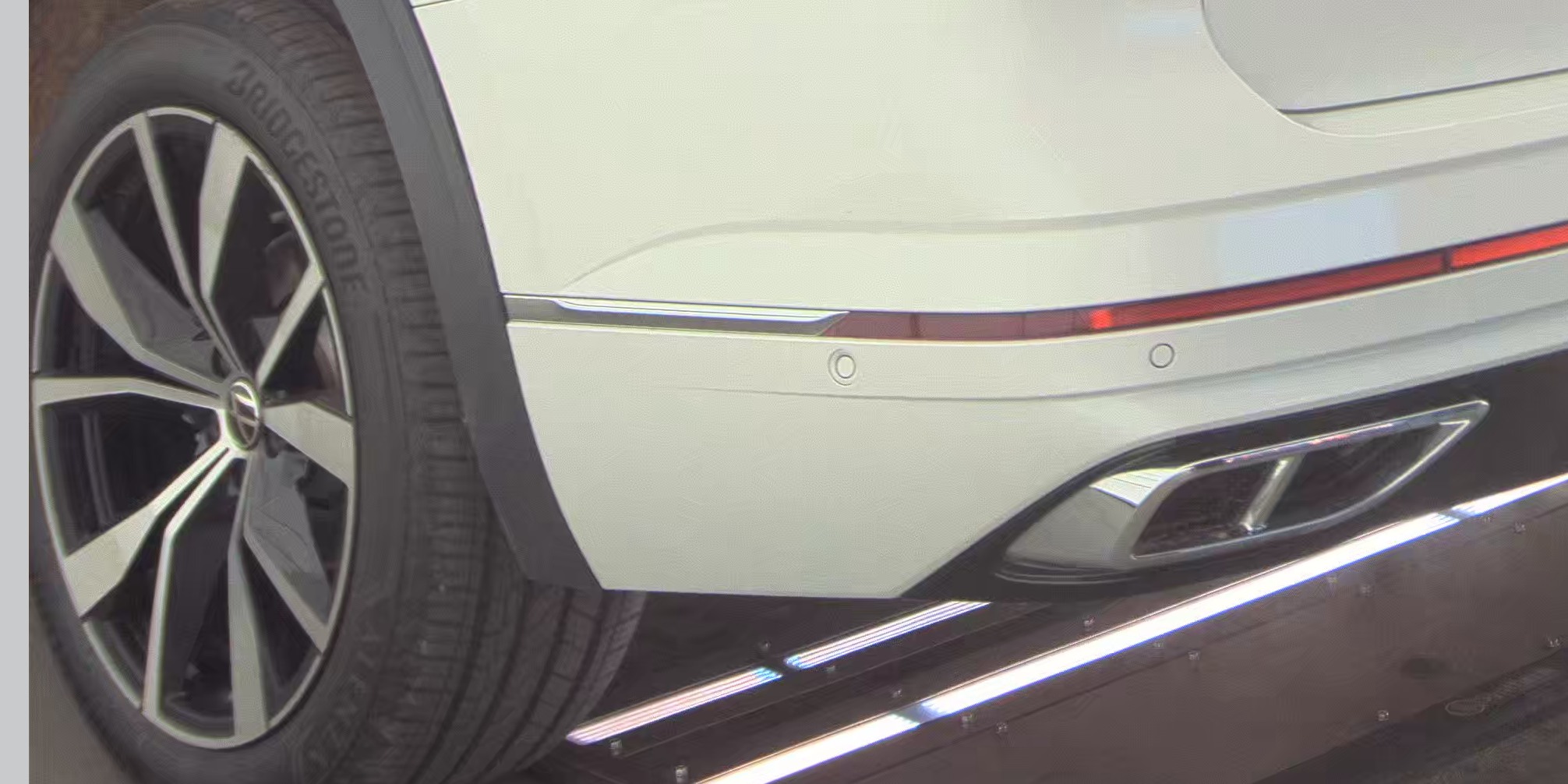 2025 Volkswagen Atlas 2.0T SEL Premium R-Line AWD