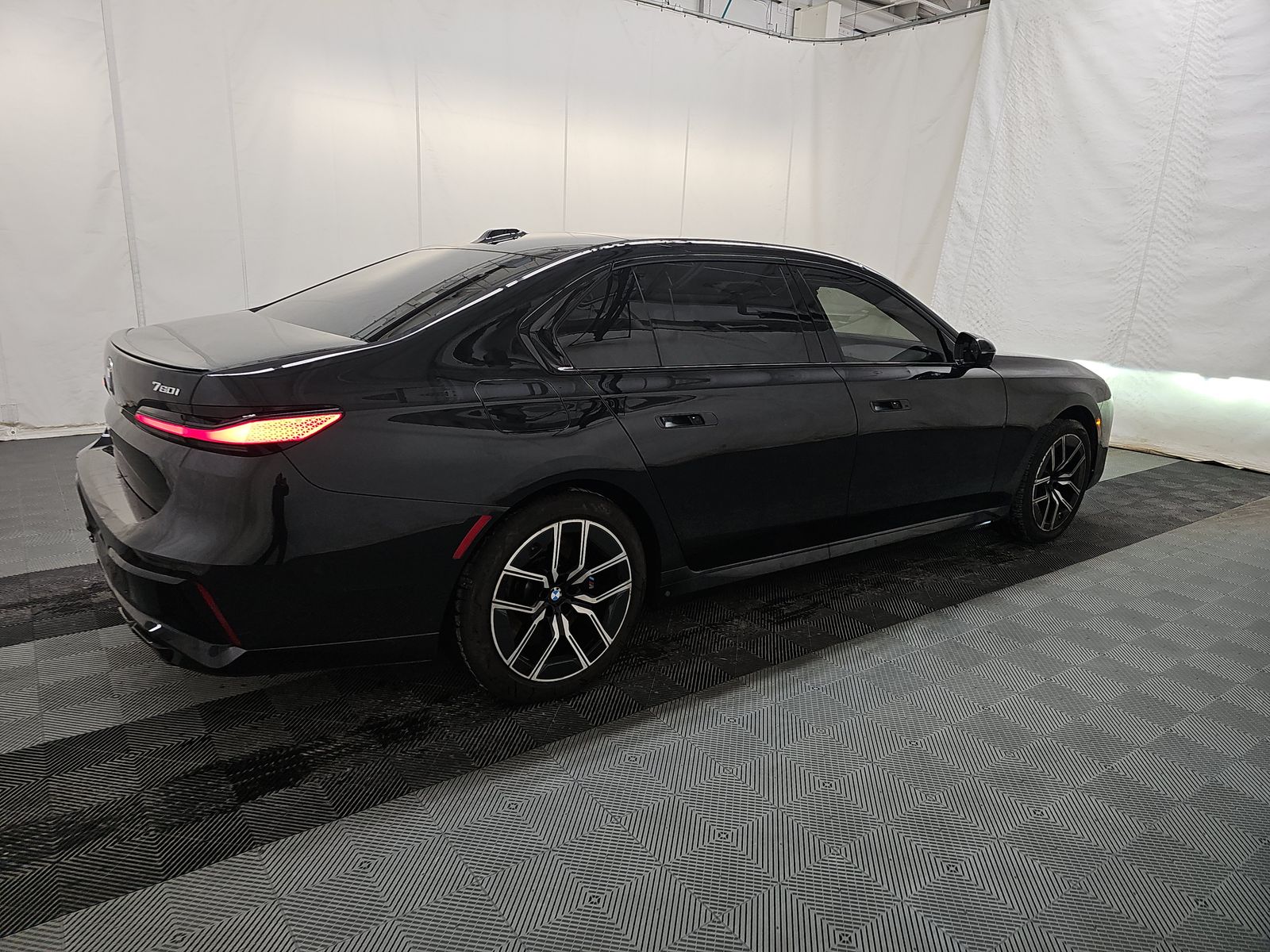 2023 BMW 7 Series 760i xDrive AWD